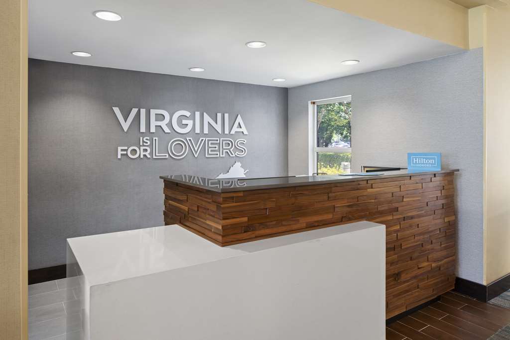 Hampton Inn & Suites Newport News (Oyster Point) Image