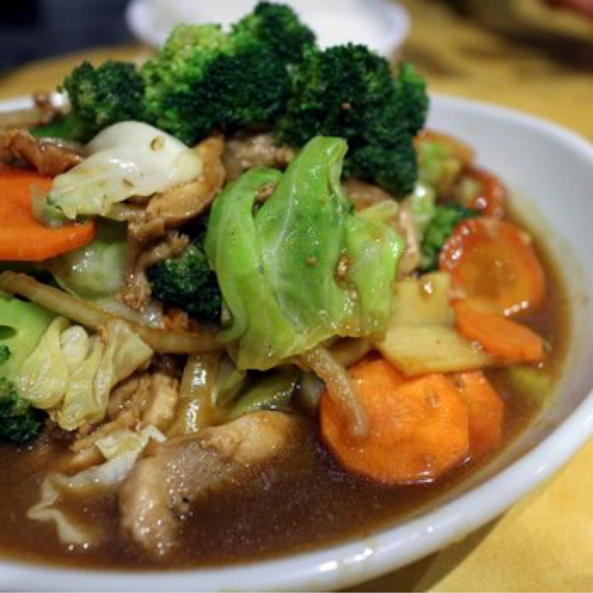 32. Chicken mixed veggie - gà xào rau