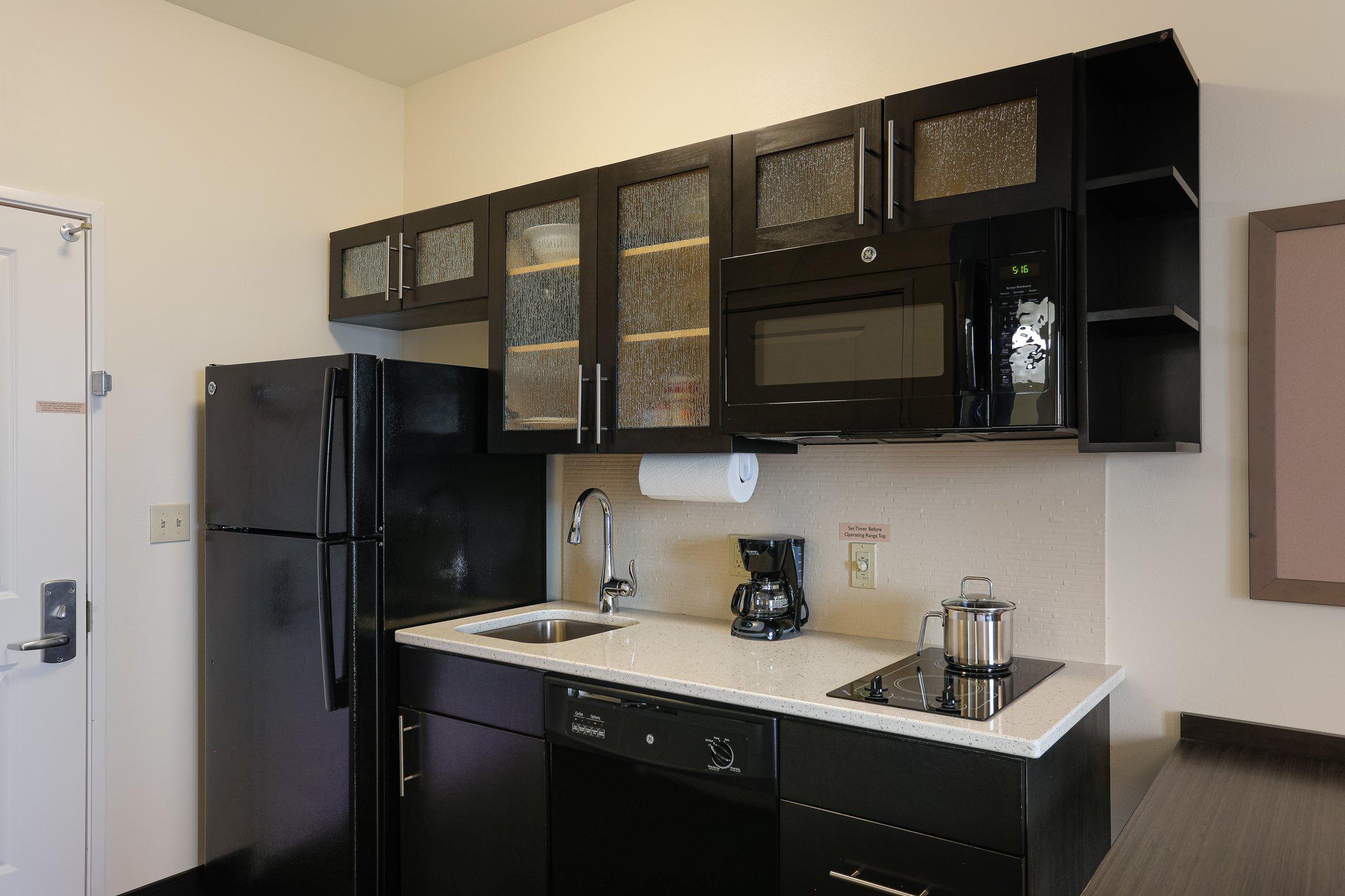 Candlewood Suites Lenexa - Overland Park Area Photo