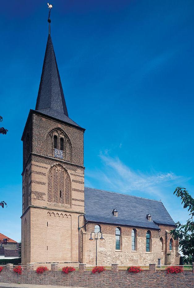 Die Ev. Kirche in Budberg ist eine der ältesten romanischen Saalkirchen am Niederrhein. Im 9. oder 10. Jahrhundert erbaut, erfuhr sie im 15. Jahrhundert größere Umbauten im gotischen Stil. Bei der Renovierung im Jahr 2000 wurden moderne Fenster, die die s
