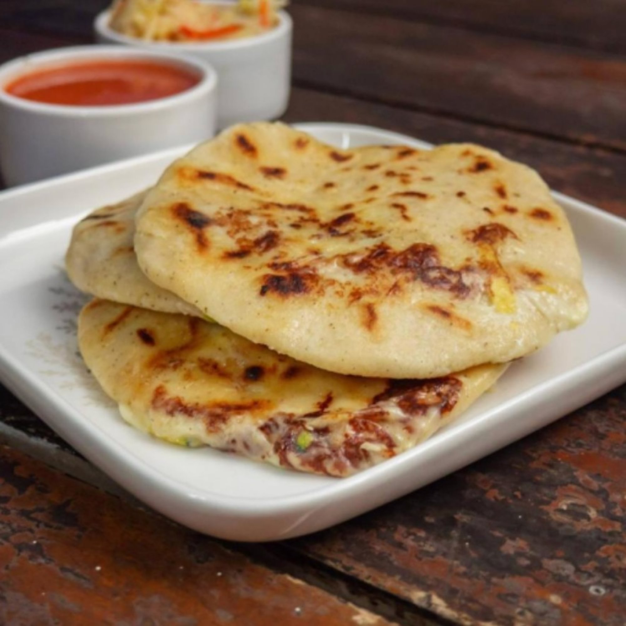 Frijoles y Queso Pupusa