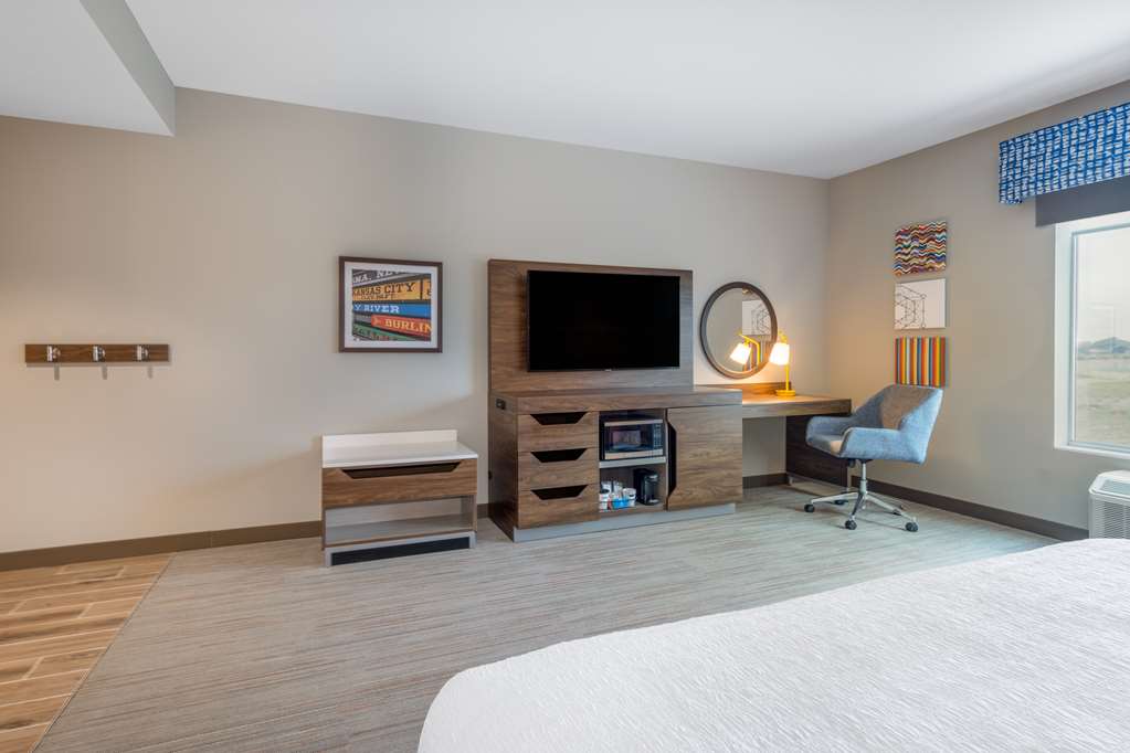 Hampton Inn Kansas City Southeast Image