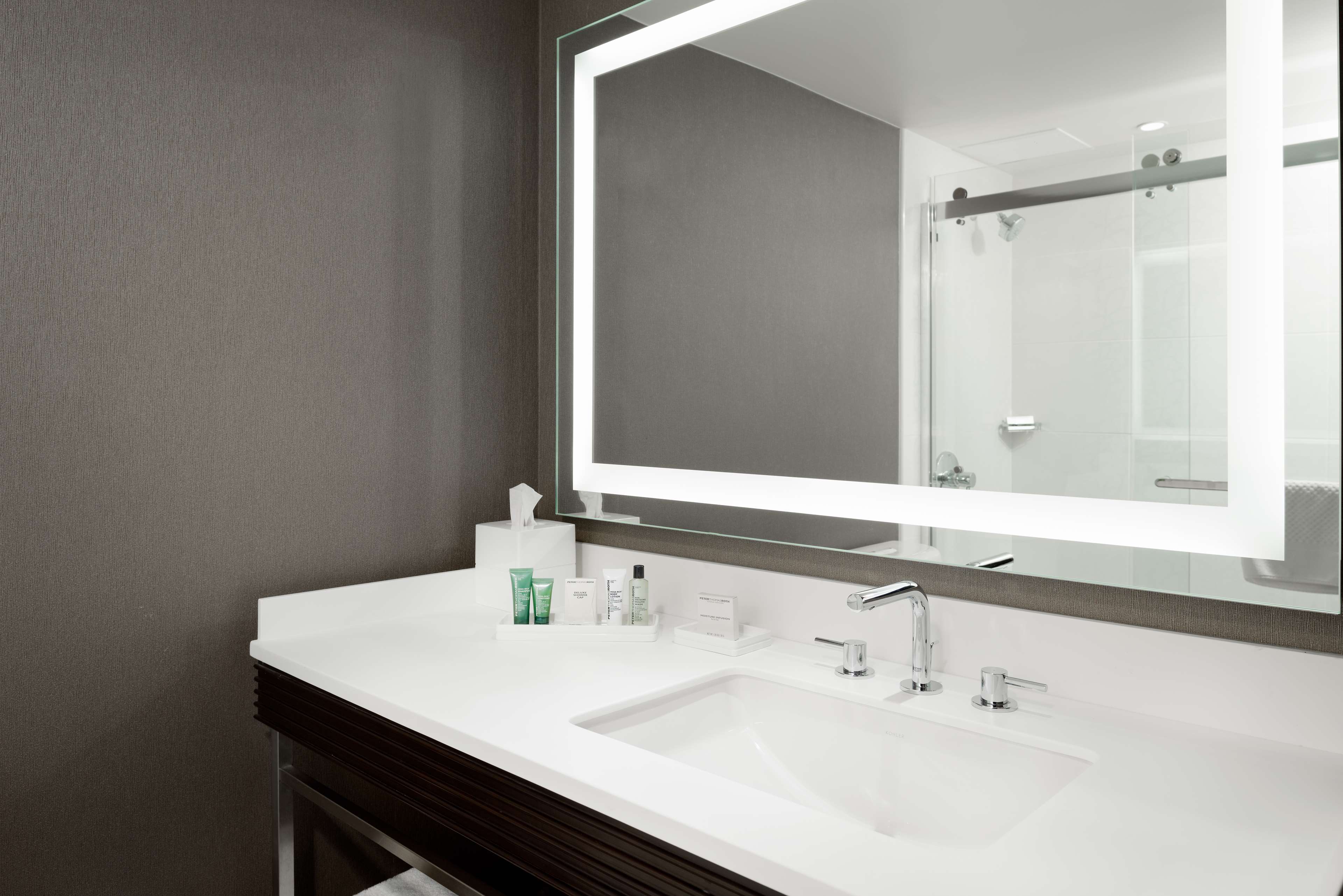 Guest room bath
