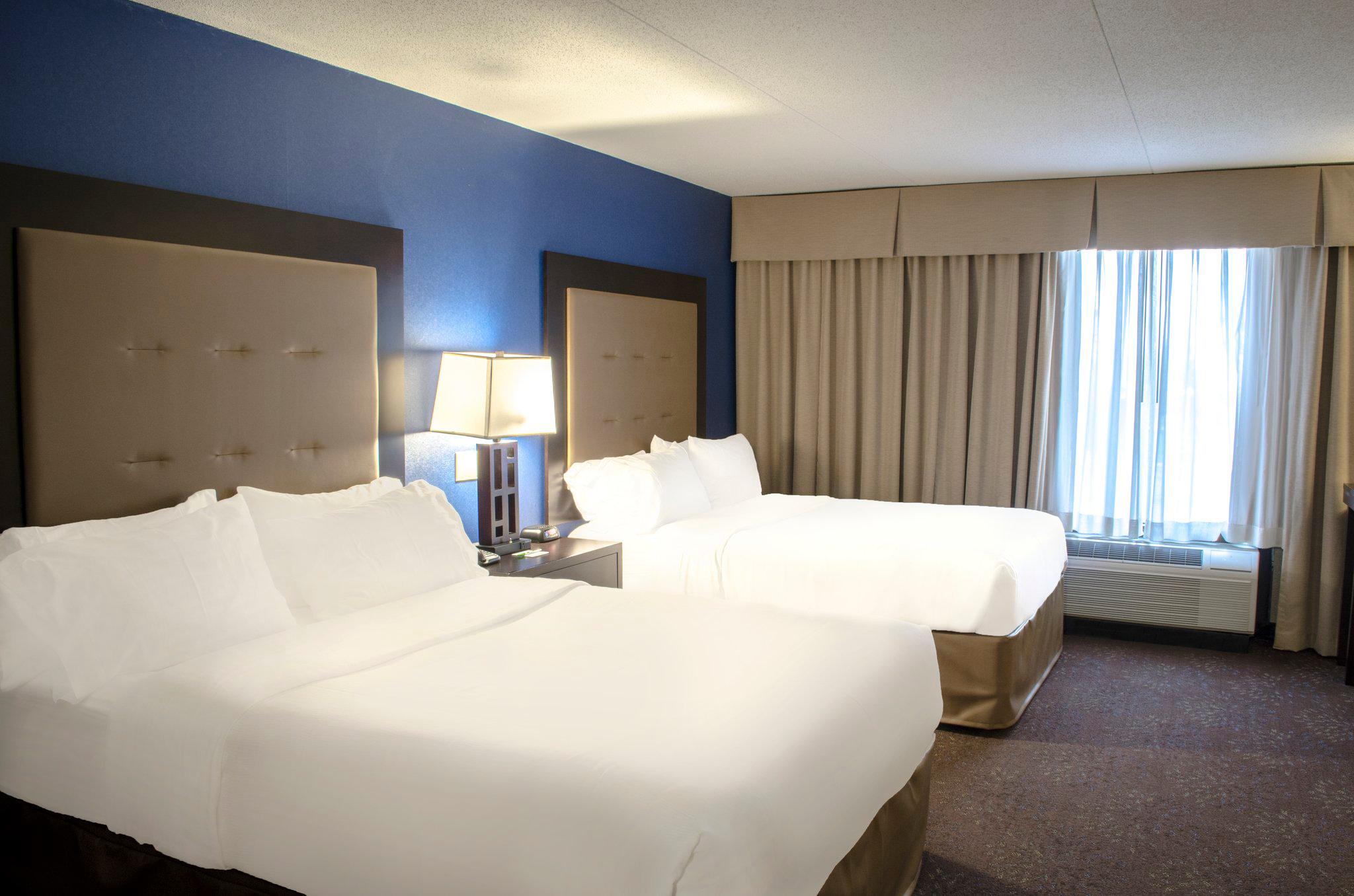 Holiday Inn Fargo Photo