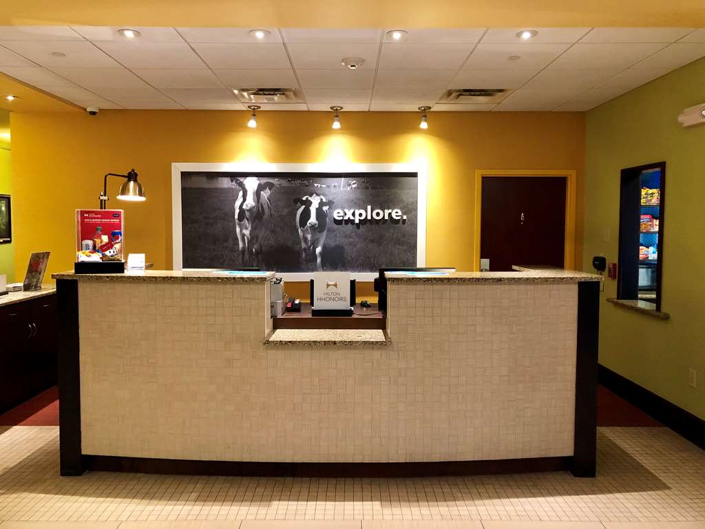 Hampton Inn & Suites Woodstock, VA Image
