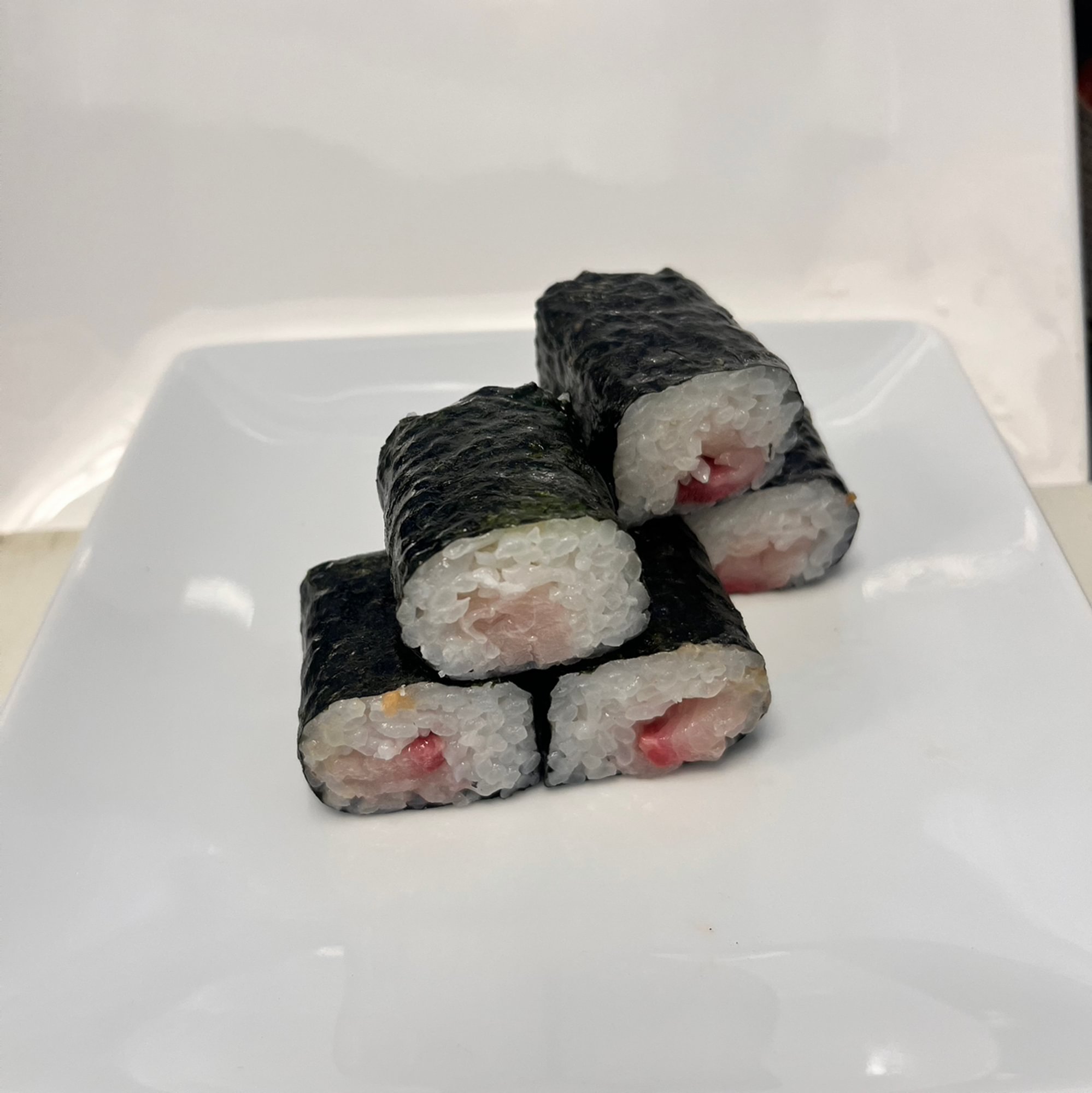 Yellowtail Roll/Hamachi Maki (6 Pieces)