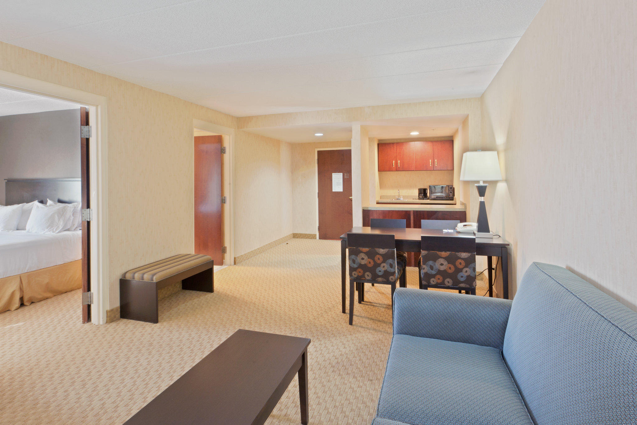 Holiday Inn Express & Suites Dover Photo