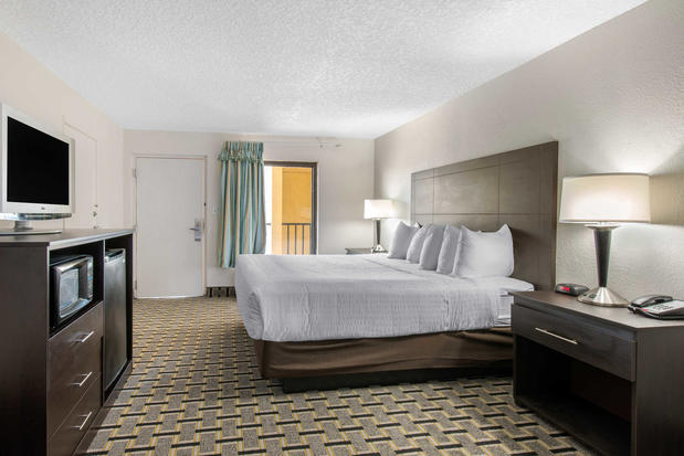 Images Clarion Inn & Suites
