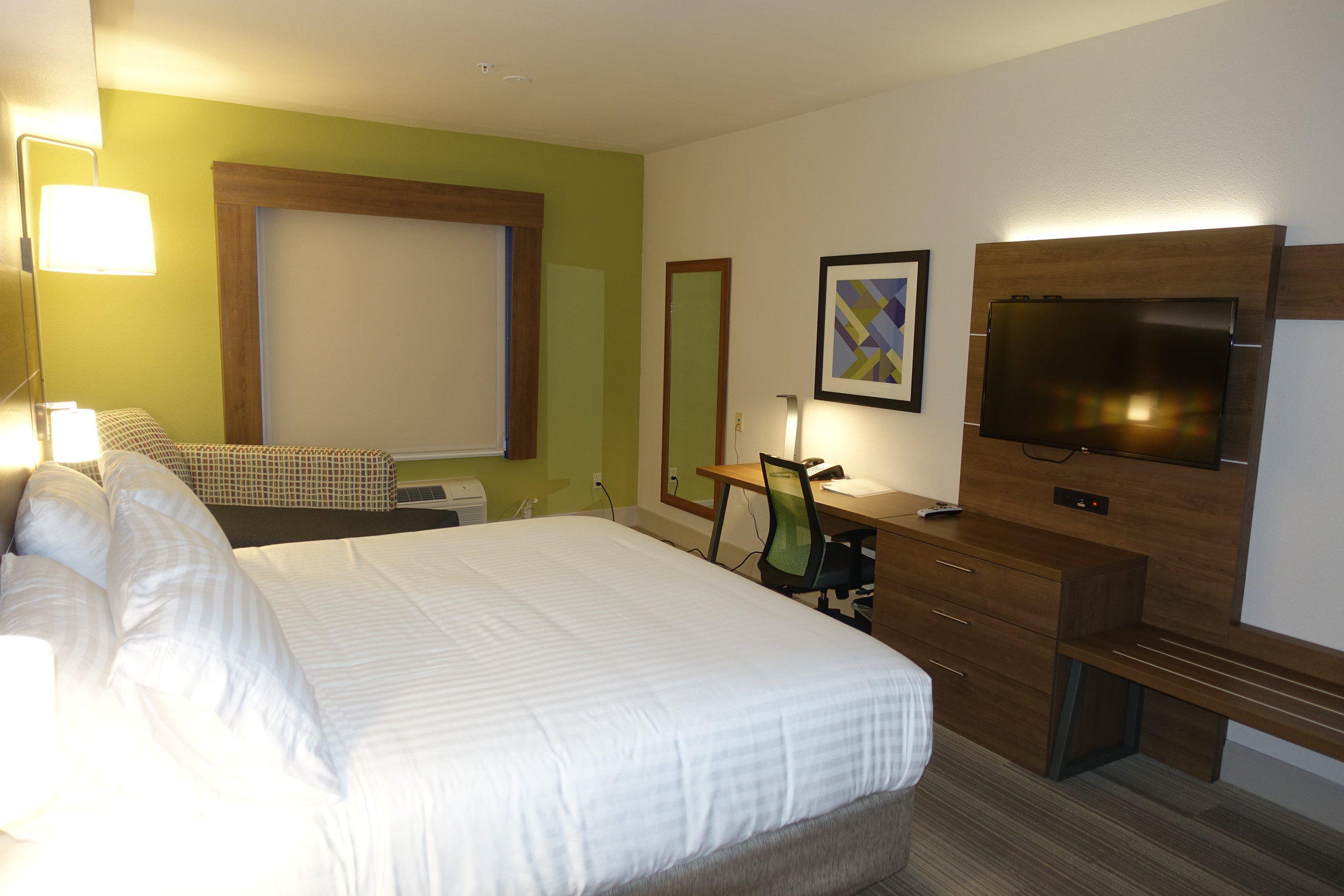 Holiday Inn Express & Suites Brentwood Photo