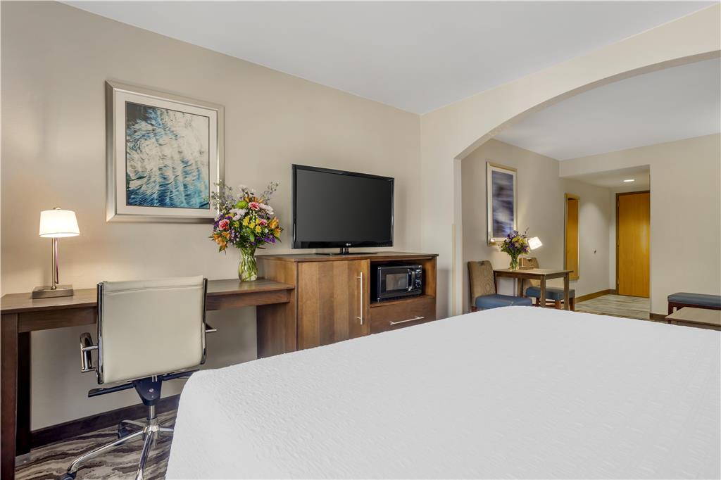 Best Western Plus River Escape Inn & Suites Image