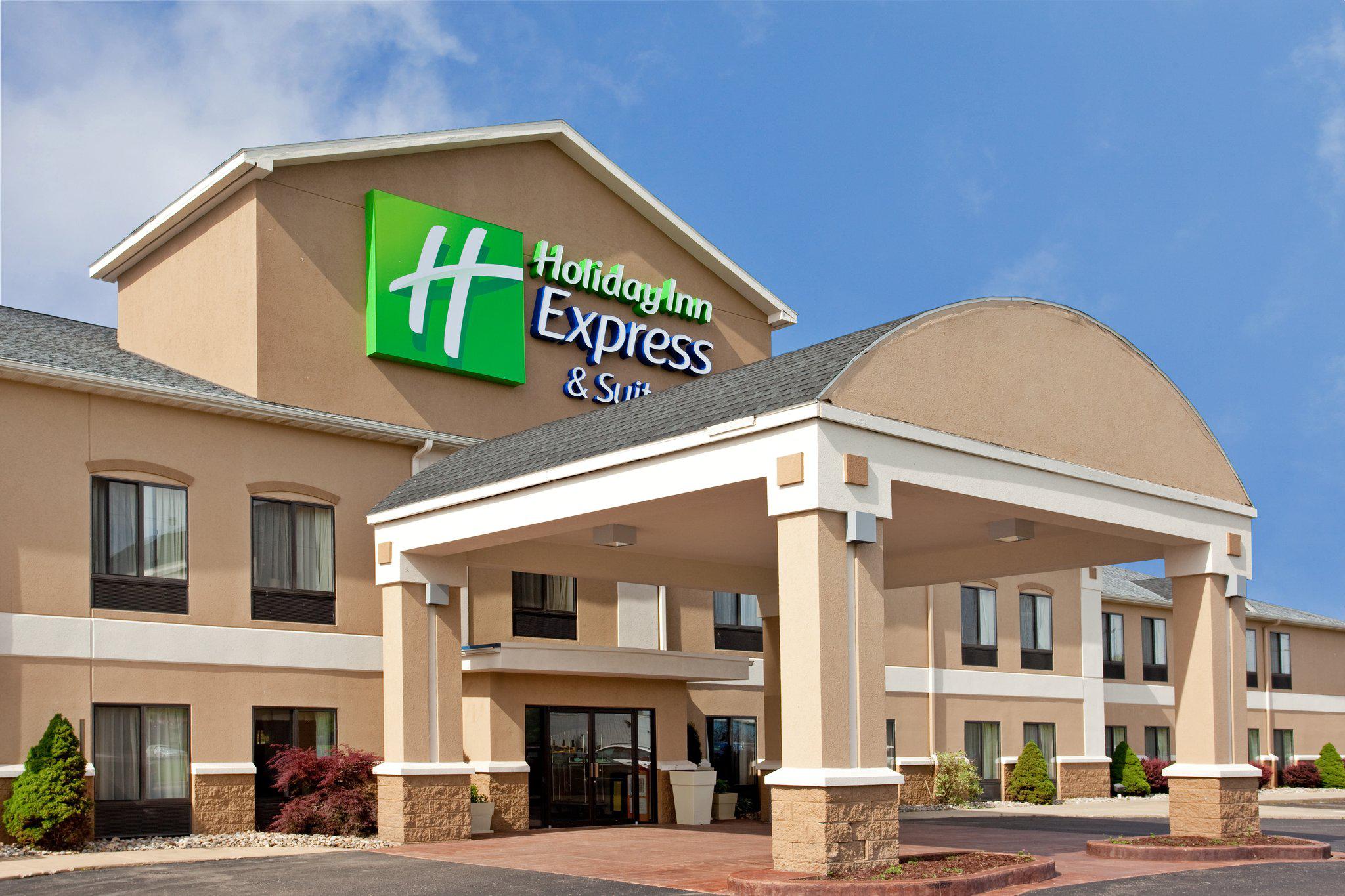 Holiday Inn Express & Suites Three Rivers Photo