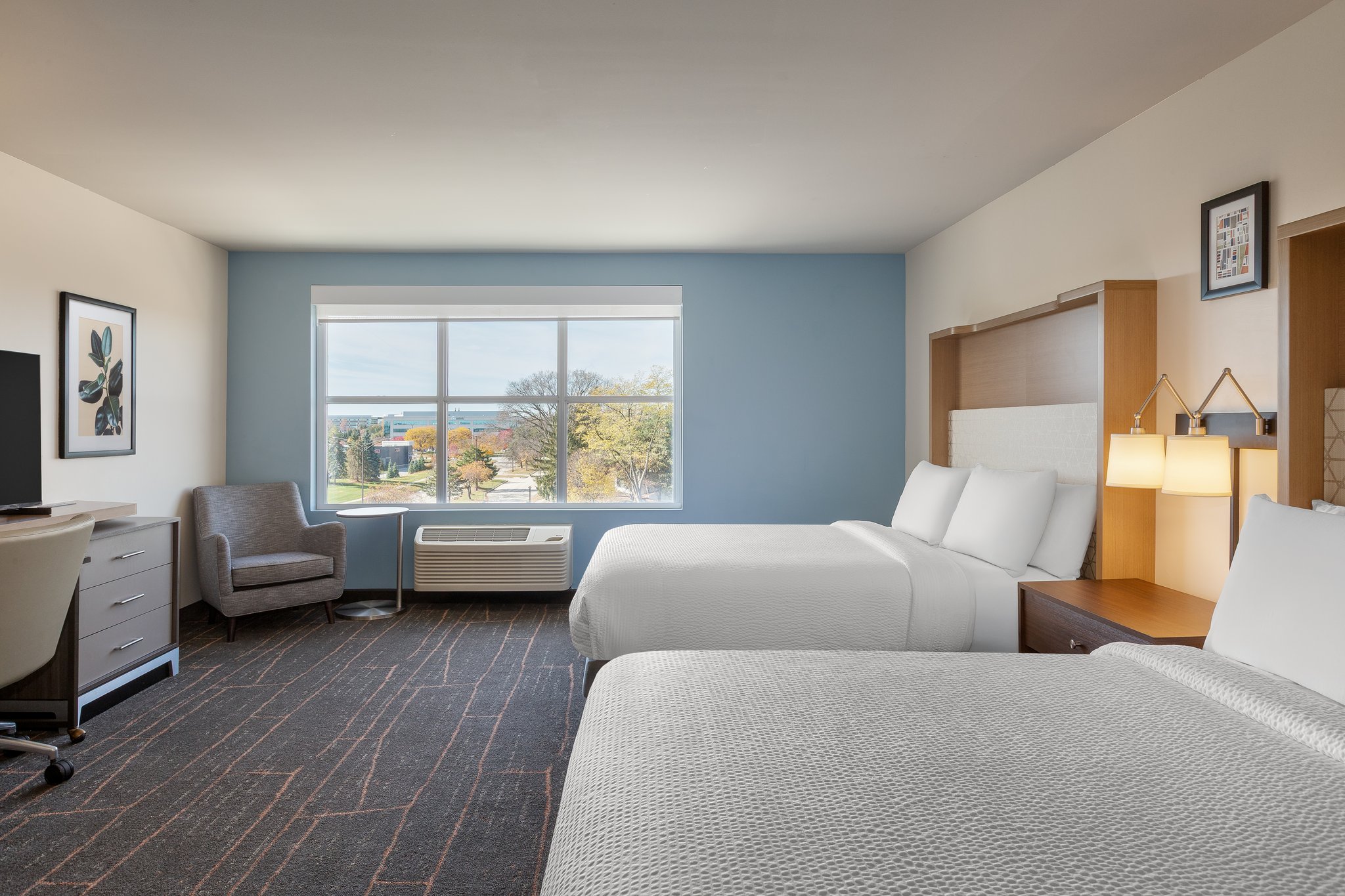 Holiday Inn & Suites Detroit - Troy by IHG Image