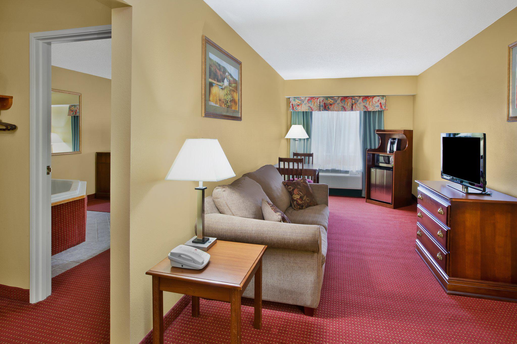 Holiday Inn Express Irwin (PA Tpk Exit 67) Photo