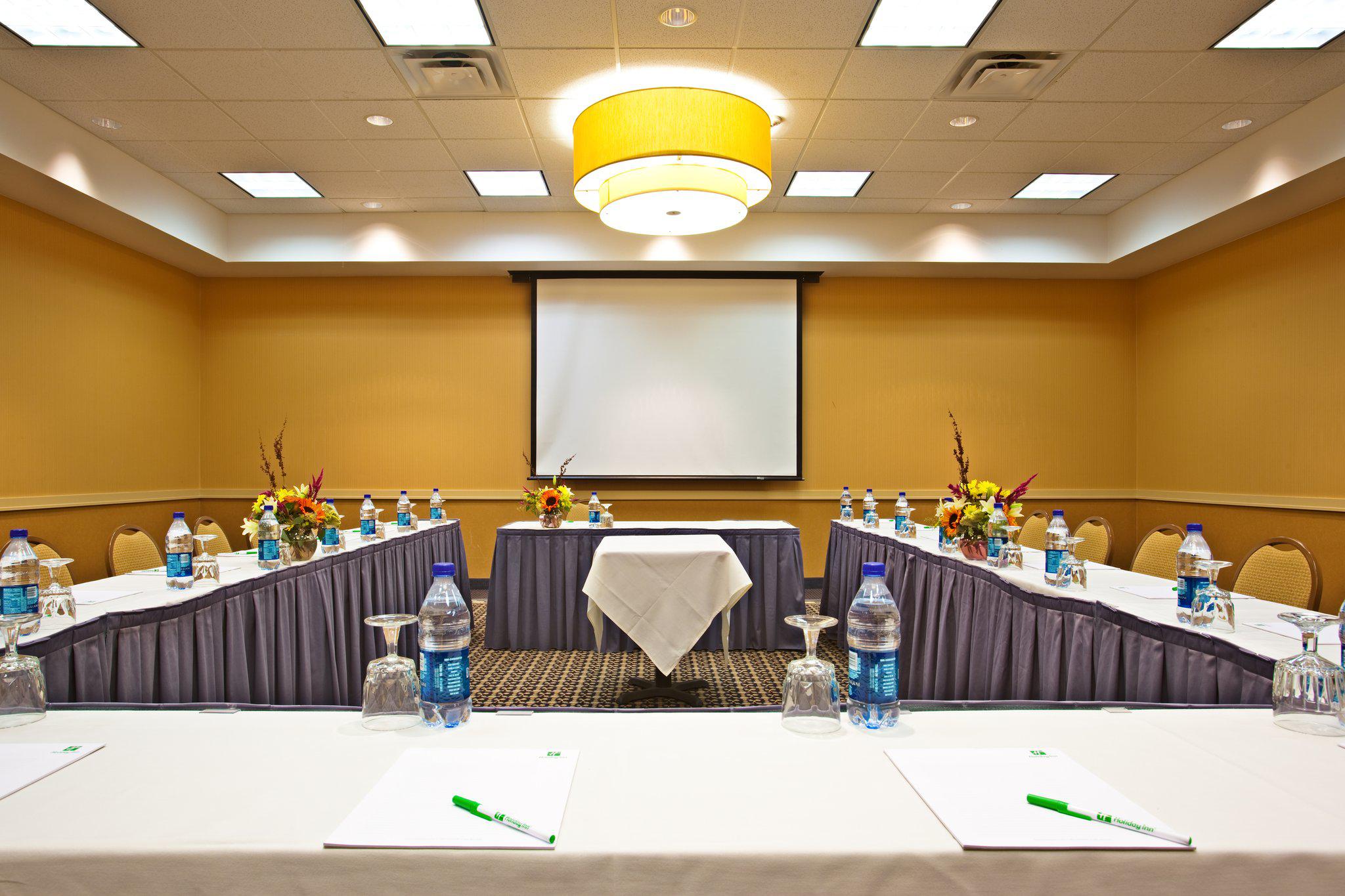 Holiday Inn Chicago-Elk Grove Photo