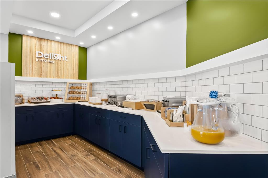 Spark by Hilton Traverse City Image