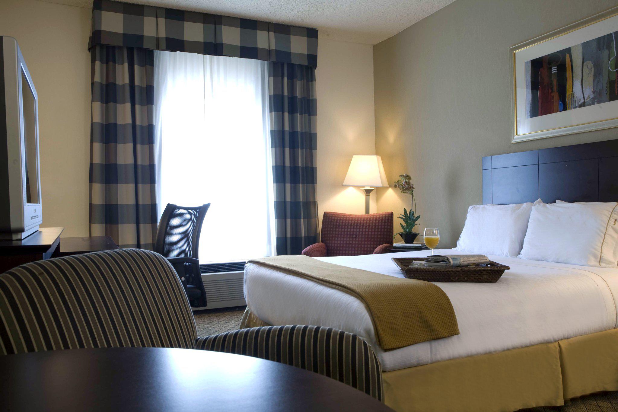 Holiday Inn Express & Suites Atlanta-Emory University Area Photo