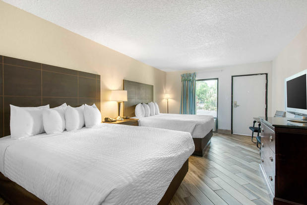 Images Clarion Inn & Suites