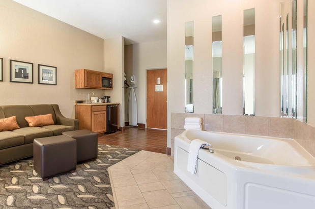 Images Comfort Suites