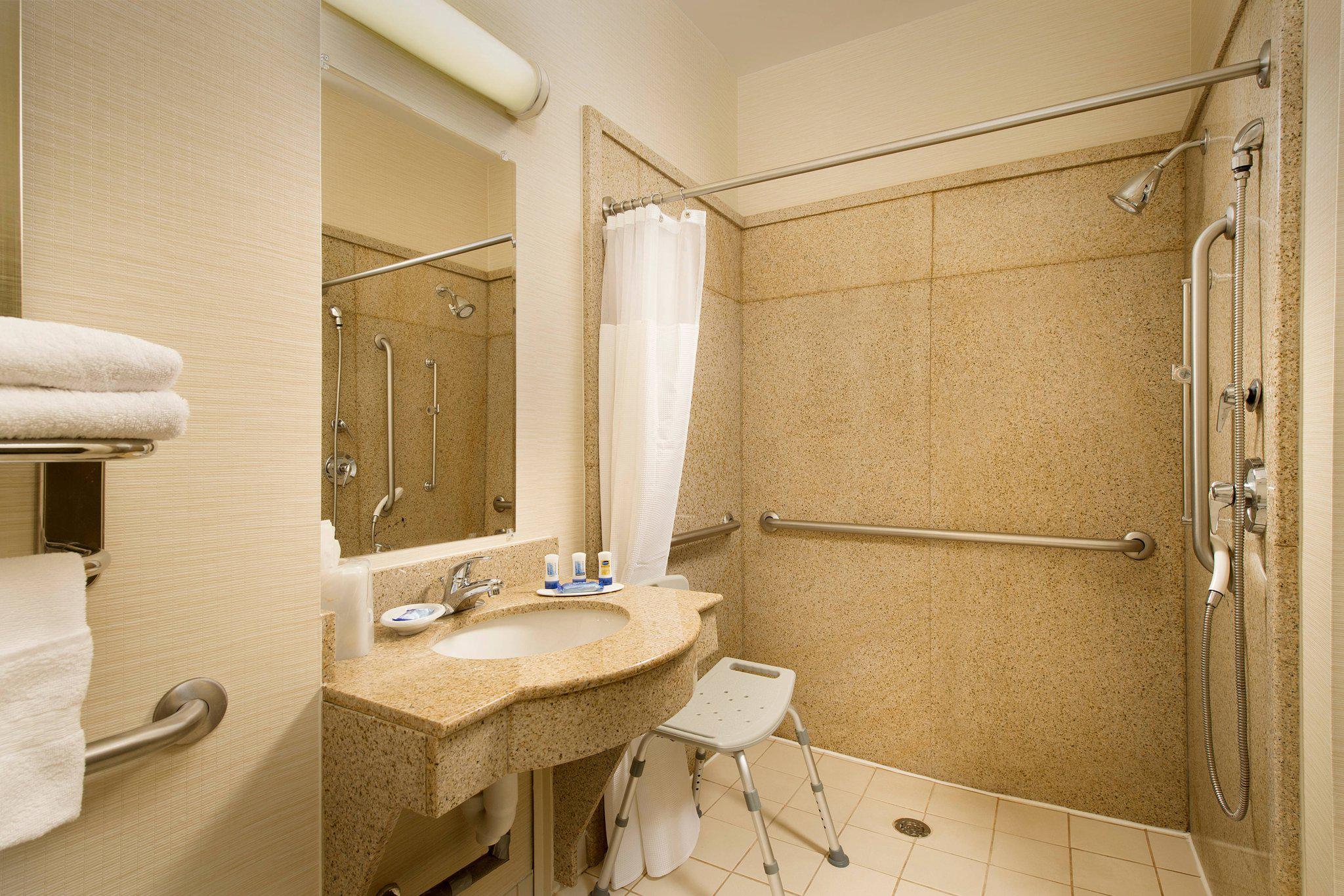 Fairfield Inn & Suites by Marriott Marshall Photo