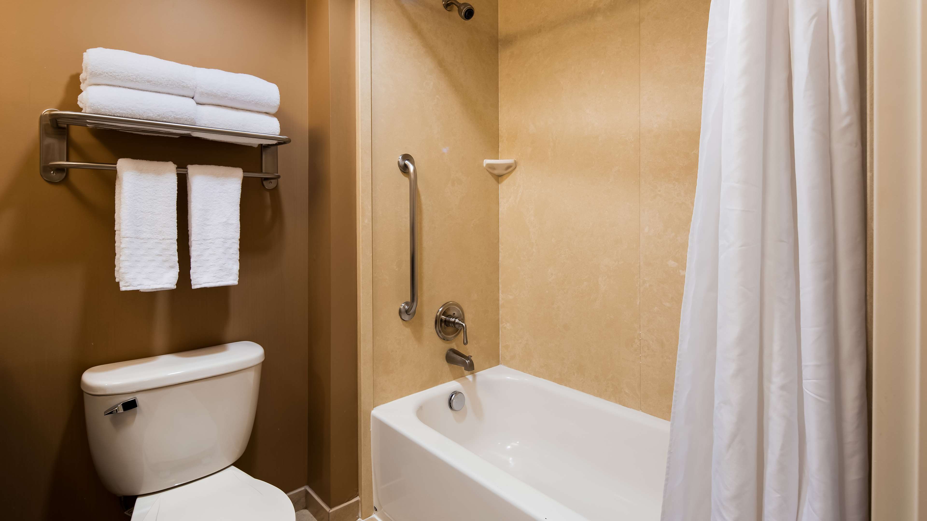 Best Western Plus College Park Hotel Photo