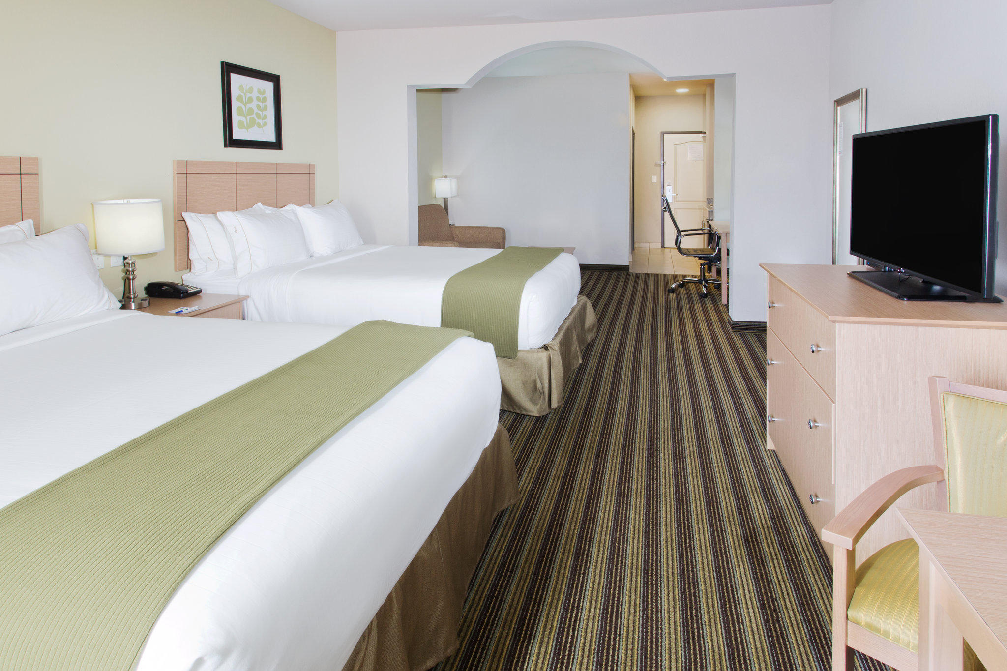 Holiday Inn Express & Suites Alvarado Photo