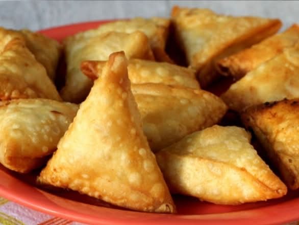 Onion Samosa (8Pcs)