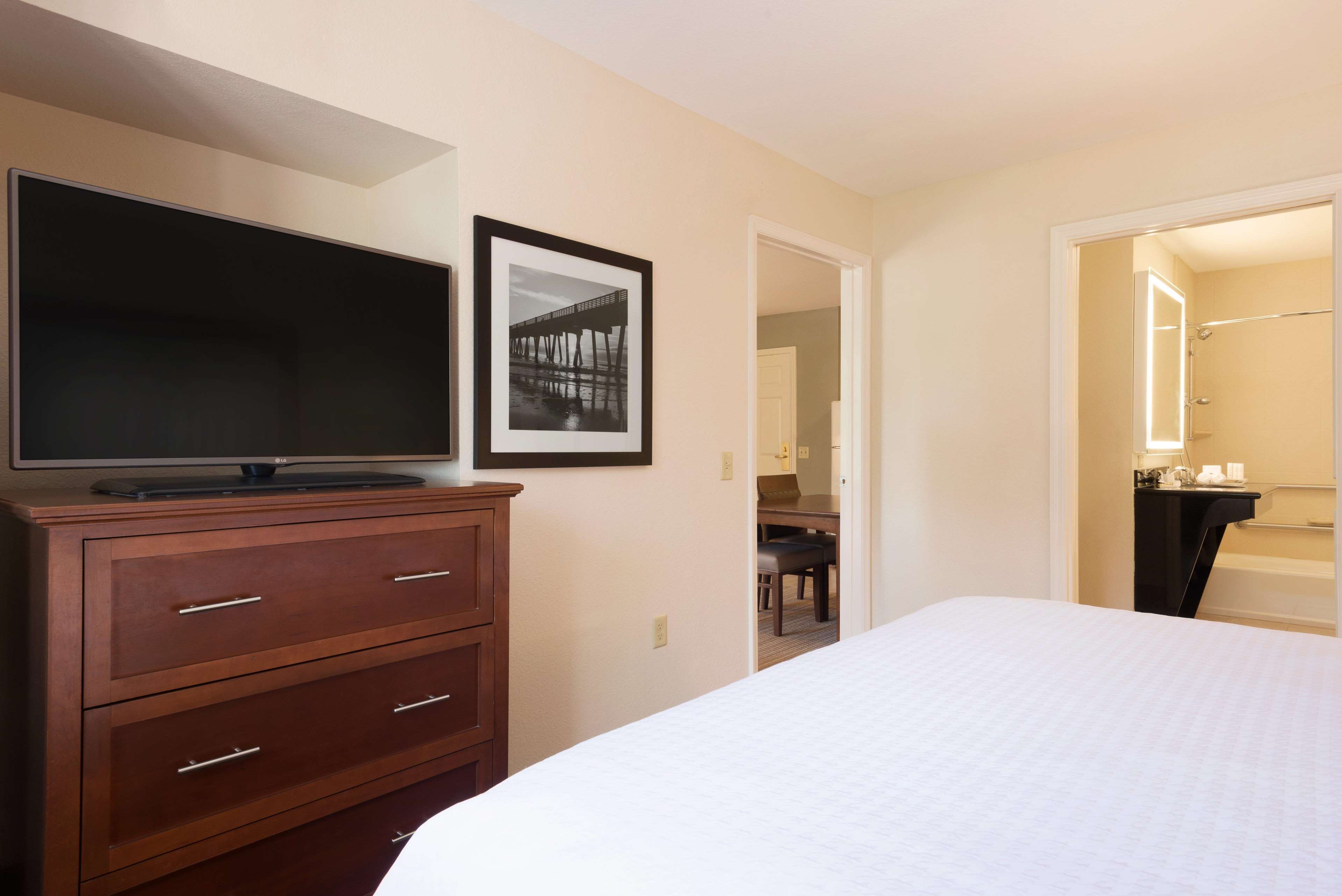 Homewood Suites by Hilton Jacksonville Deerwood Park Photo