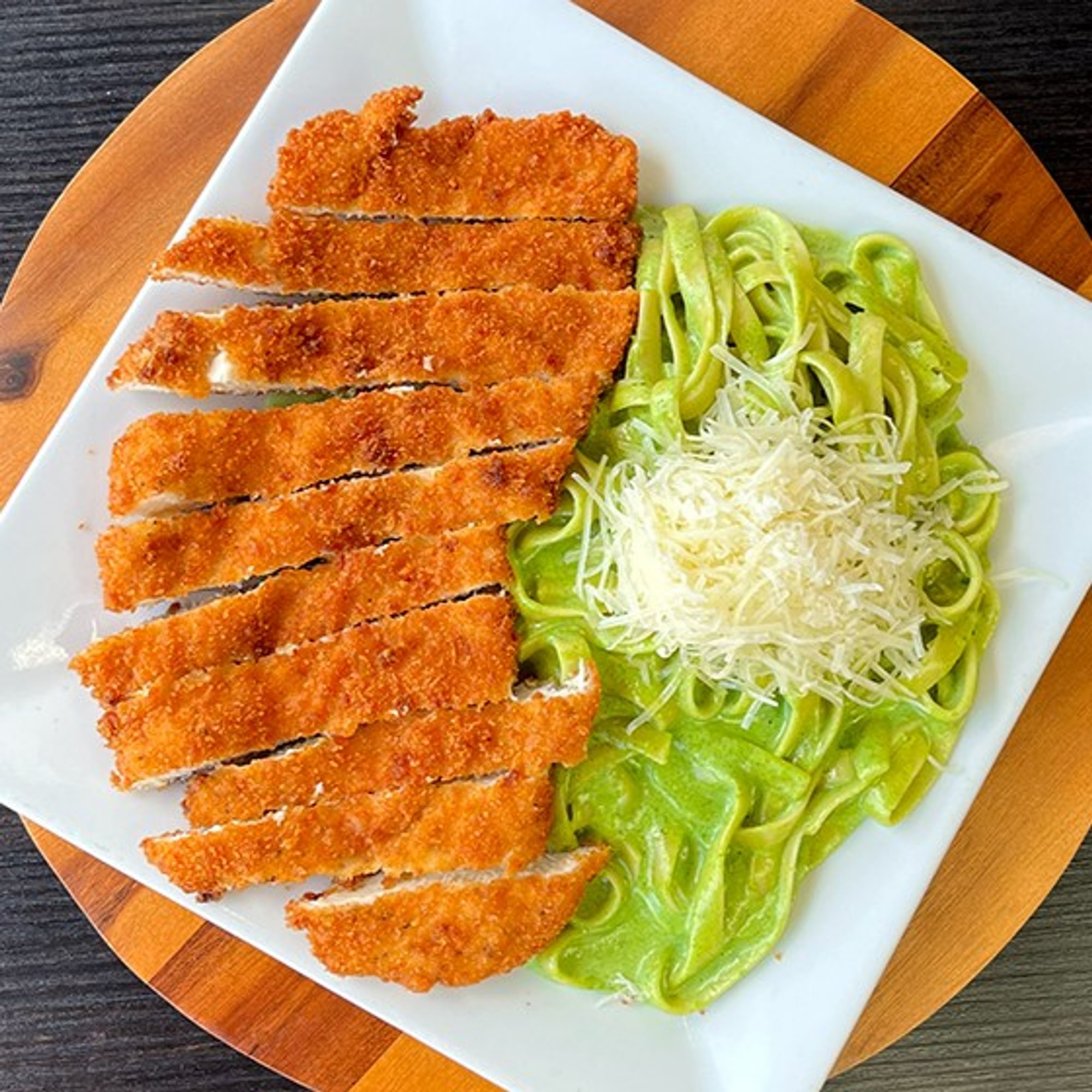 Tallarin Verde Con Milanesa