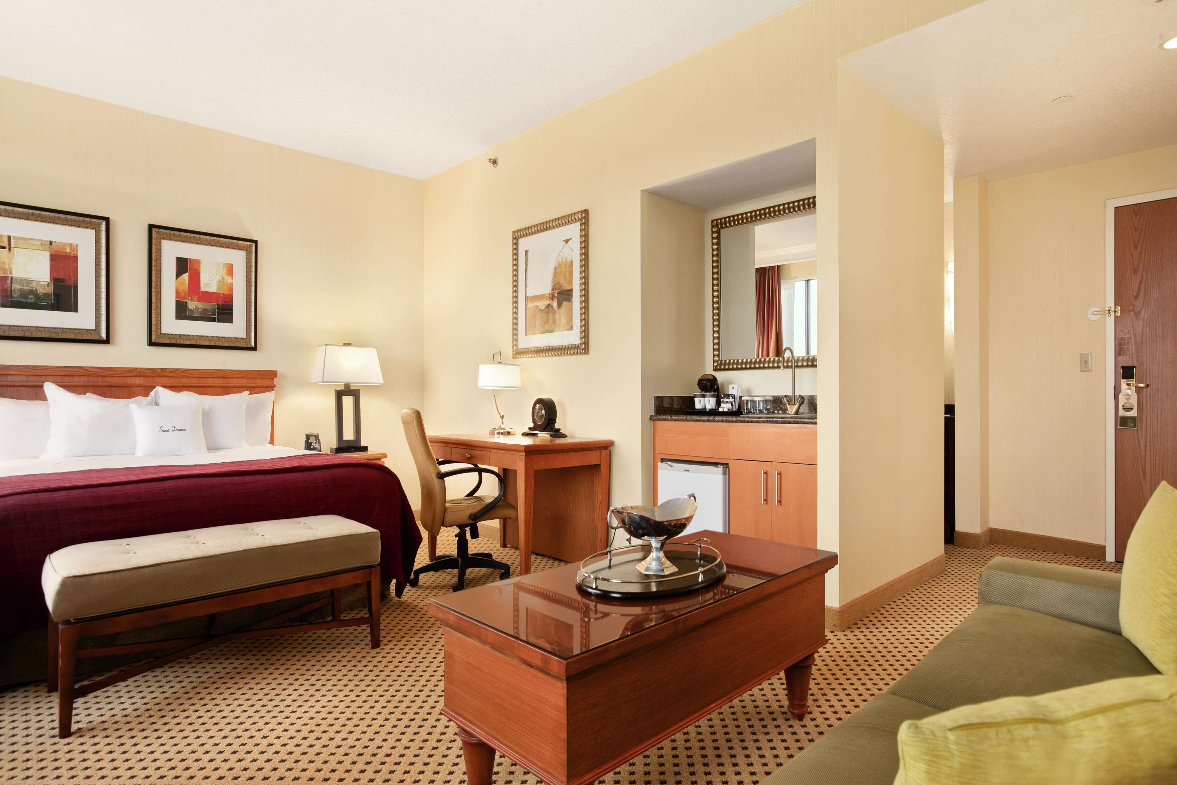 DoubleTree by Hilton Hotel St. Louis - Chesterfield Photo