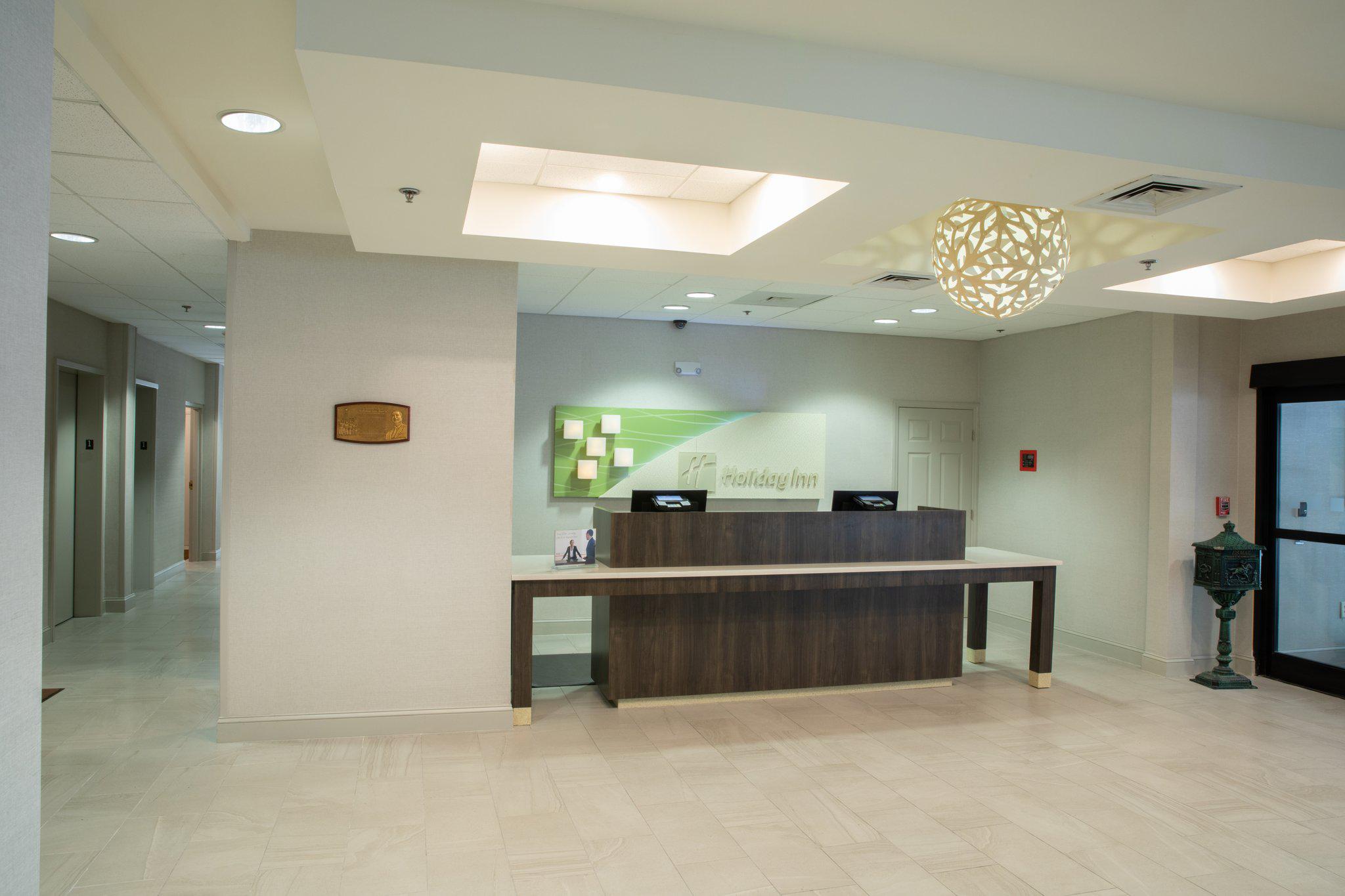 Holiday Inn & Suites Raleigh-Cary (I-40 @Walnut St) Photo