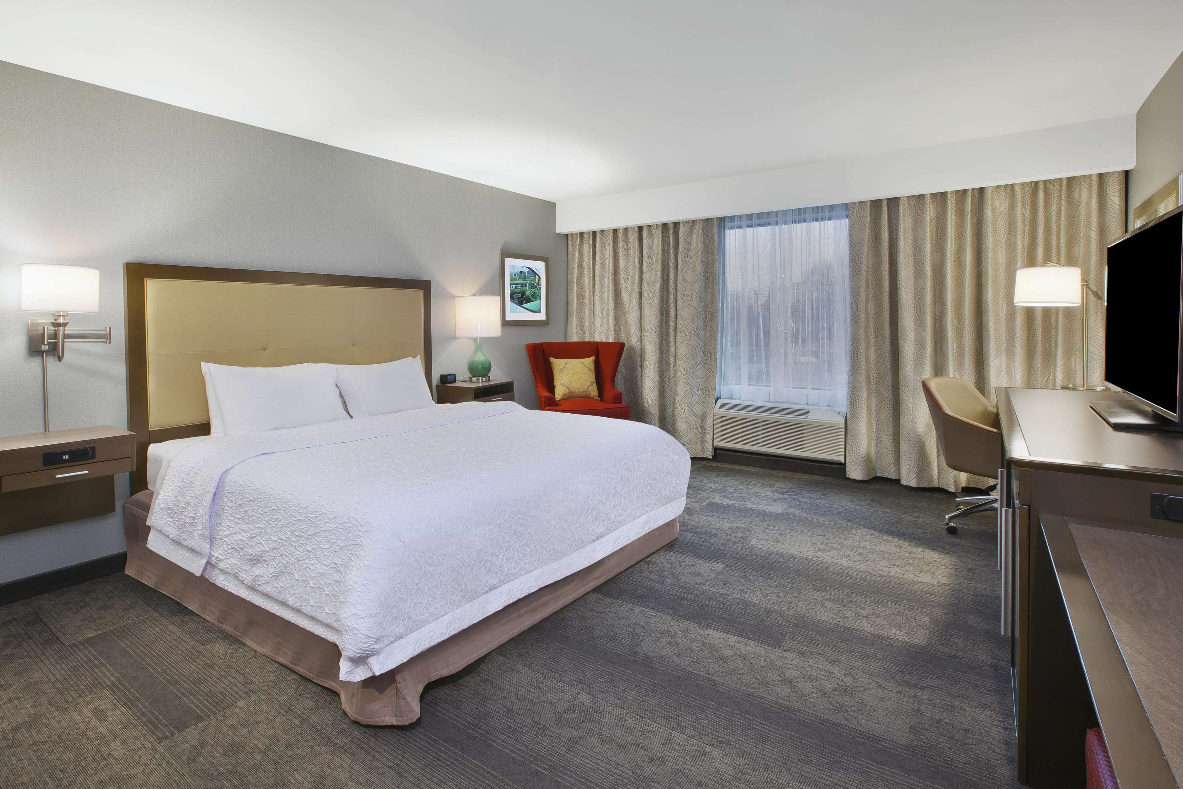 Hampton Inn by Hilton Detroit Dearborn Photo