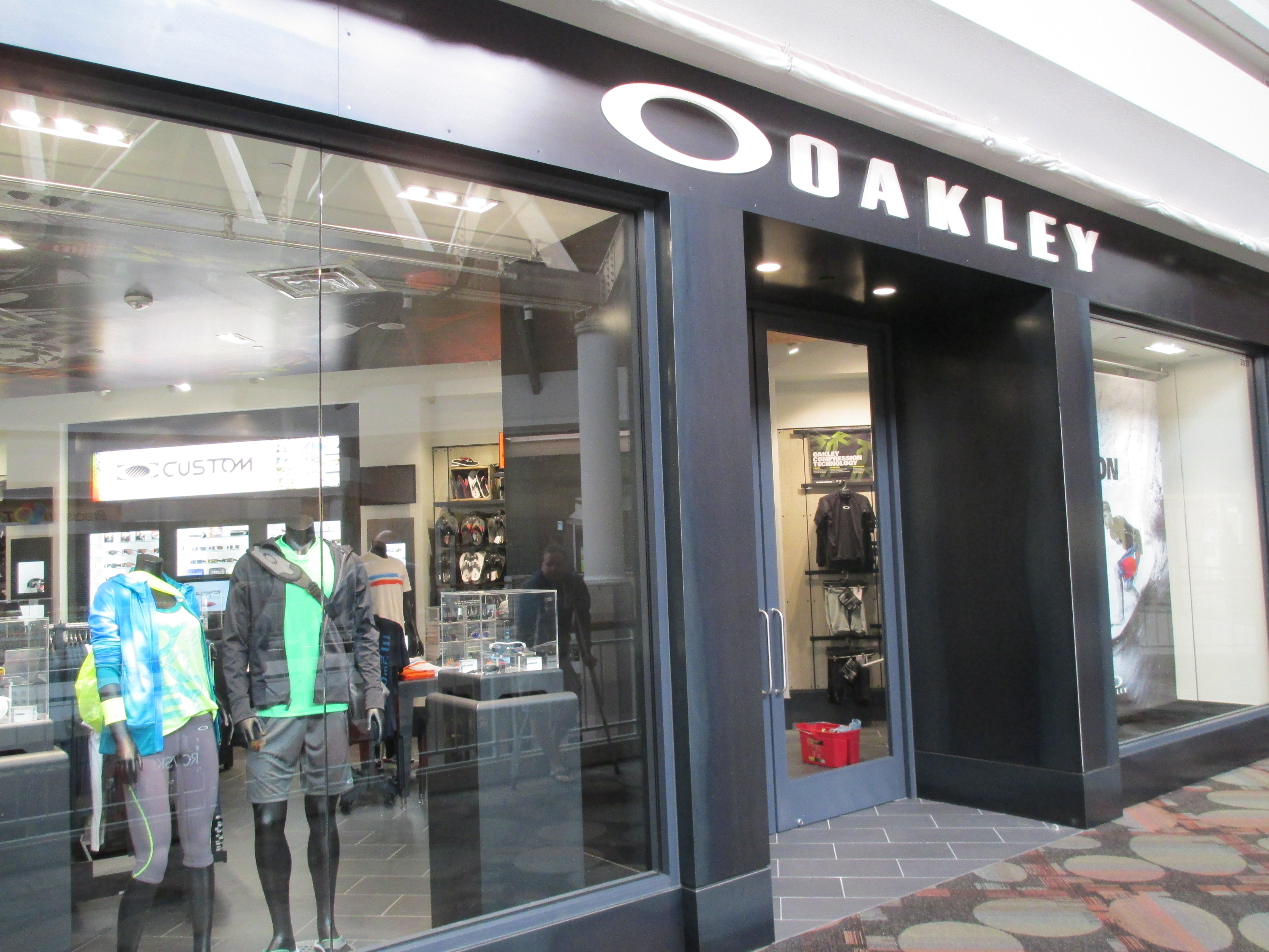 oakley brea mall