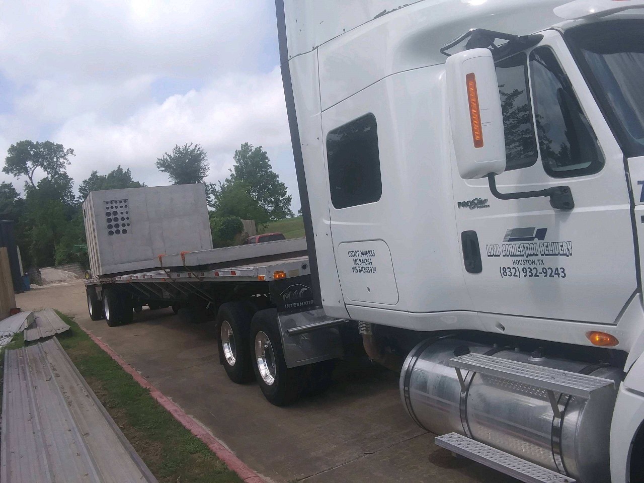 Load Connection Delivery Service Logo