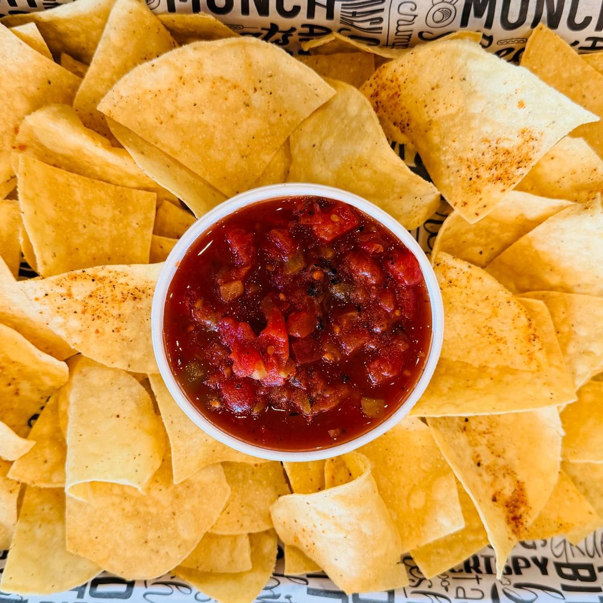 Salsa Rojo & Chips (Sharable)