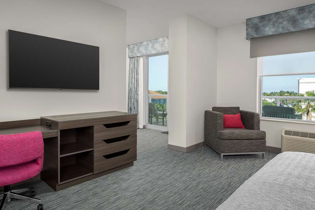 Hampton Inn Delray Beach Image