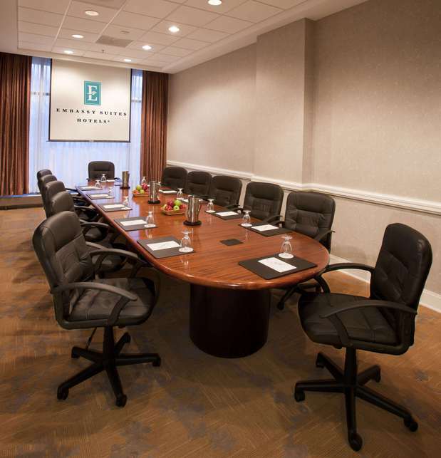 Images Embassy Suites by Hilton Detroit Troy Auburn Hills