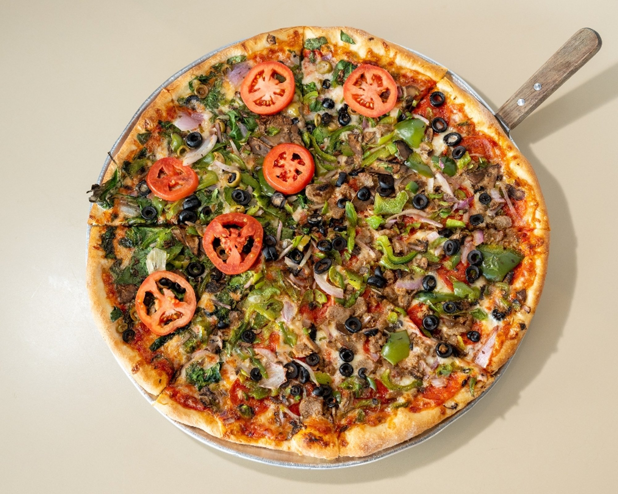Lg. Deluxe Vegetarian Pizza
