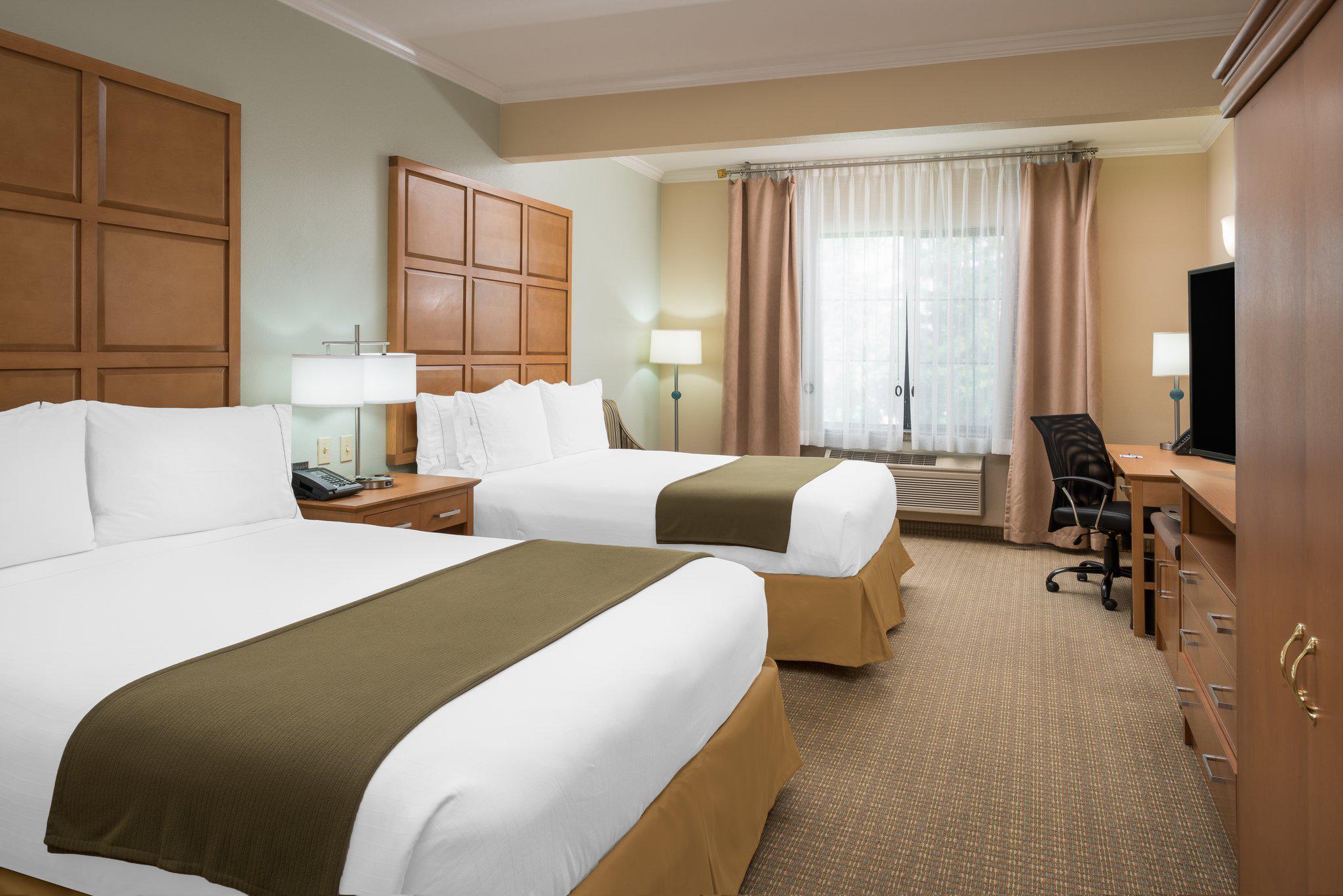 Holiday Inn Express & Suites Santa Clara - Silicon Valley Photo