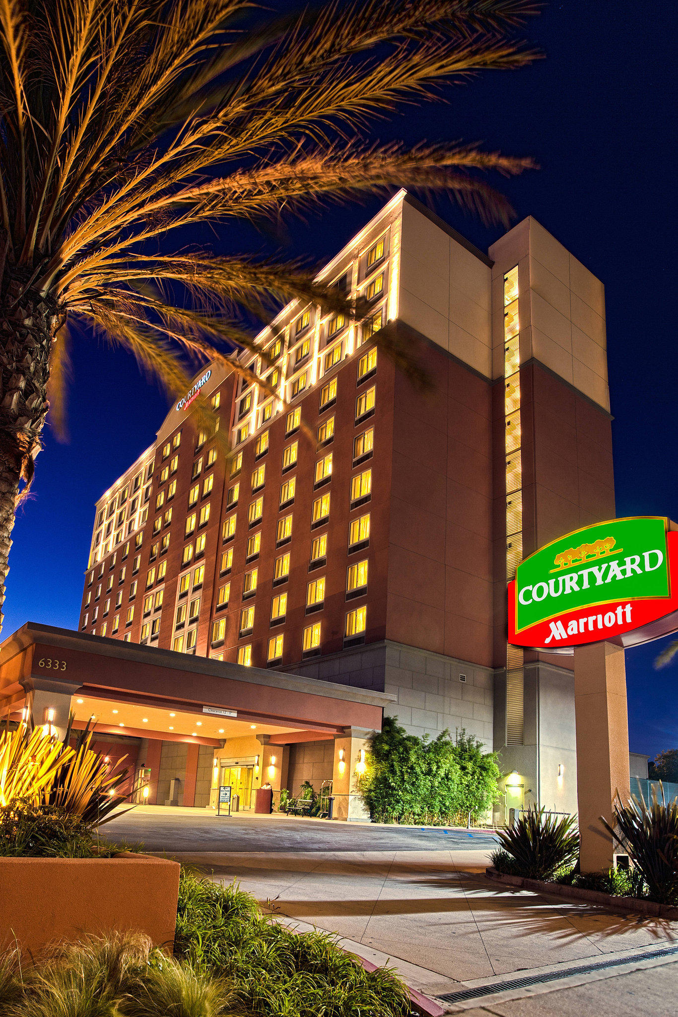 Courtyard by Marriott Los Angeles Westside Photo