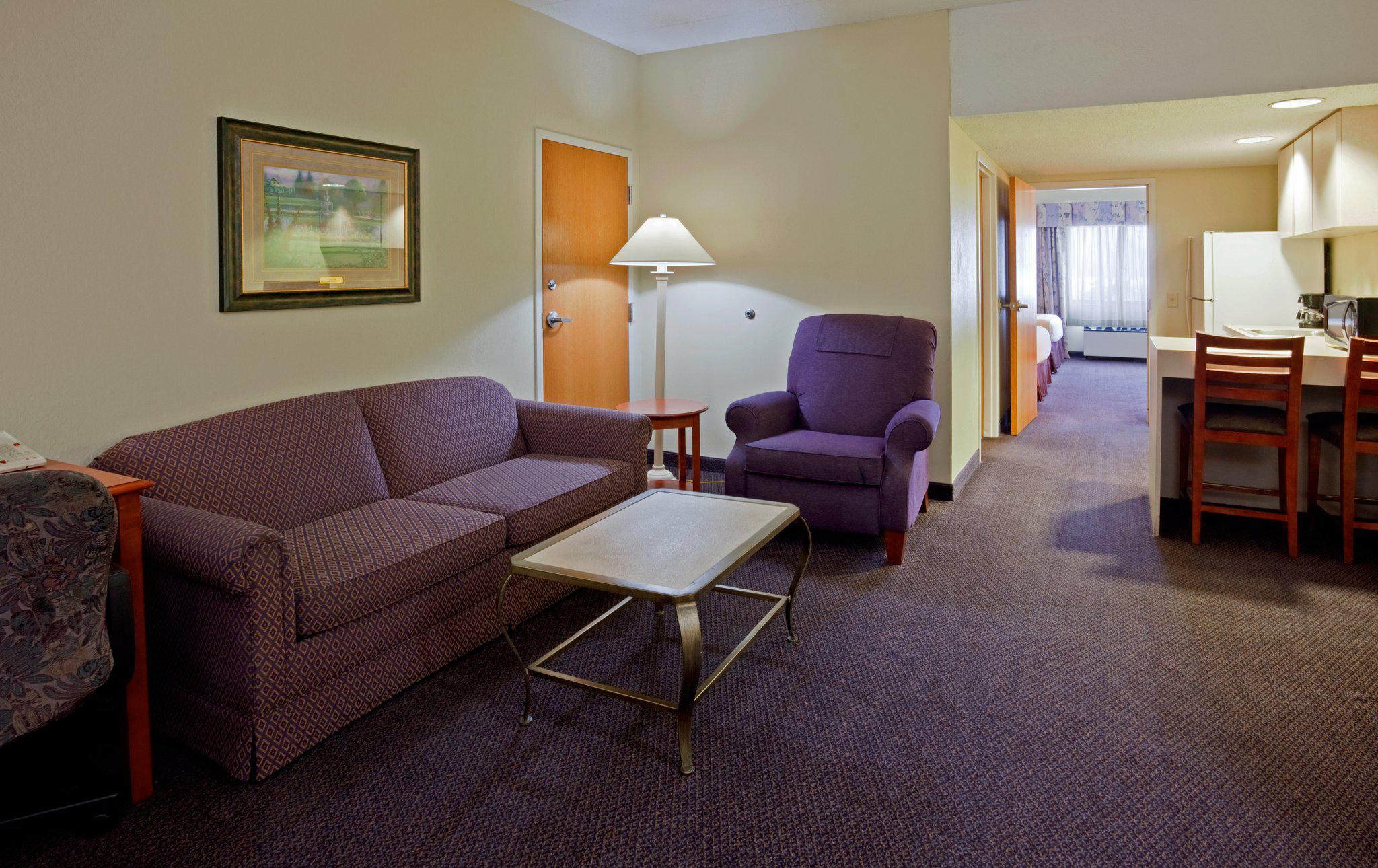 Holiday Inn & Suites St. Cloud Photo