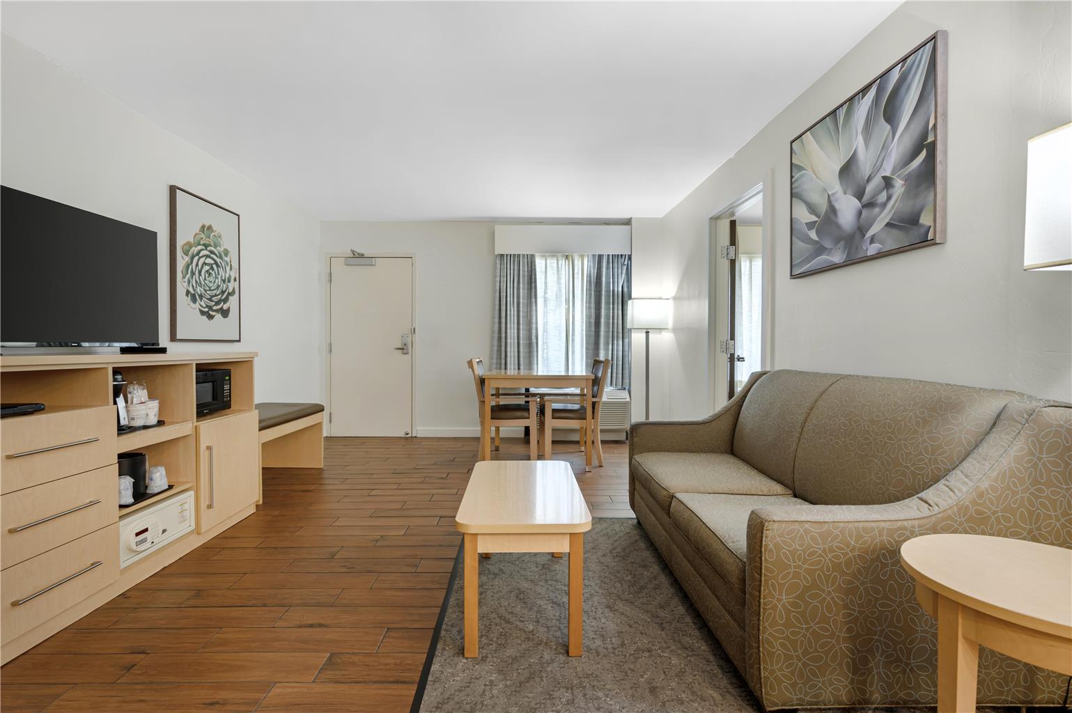 Best Western Plus South Coast Inn Image