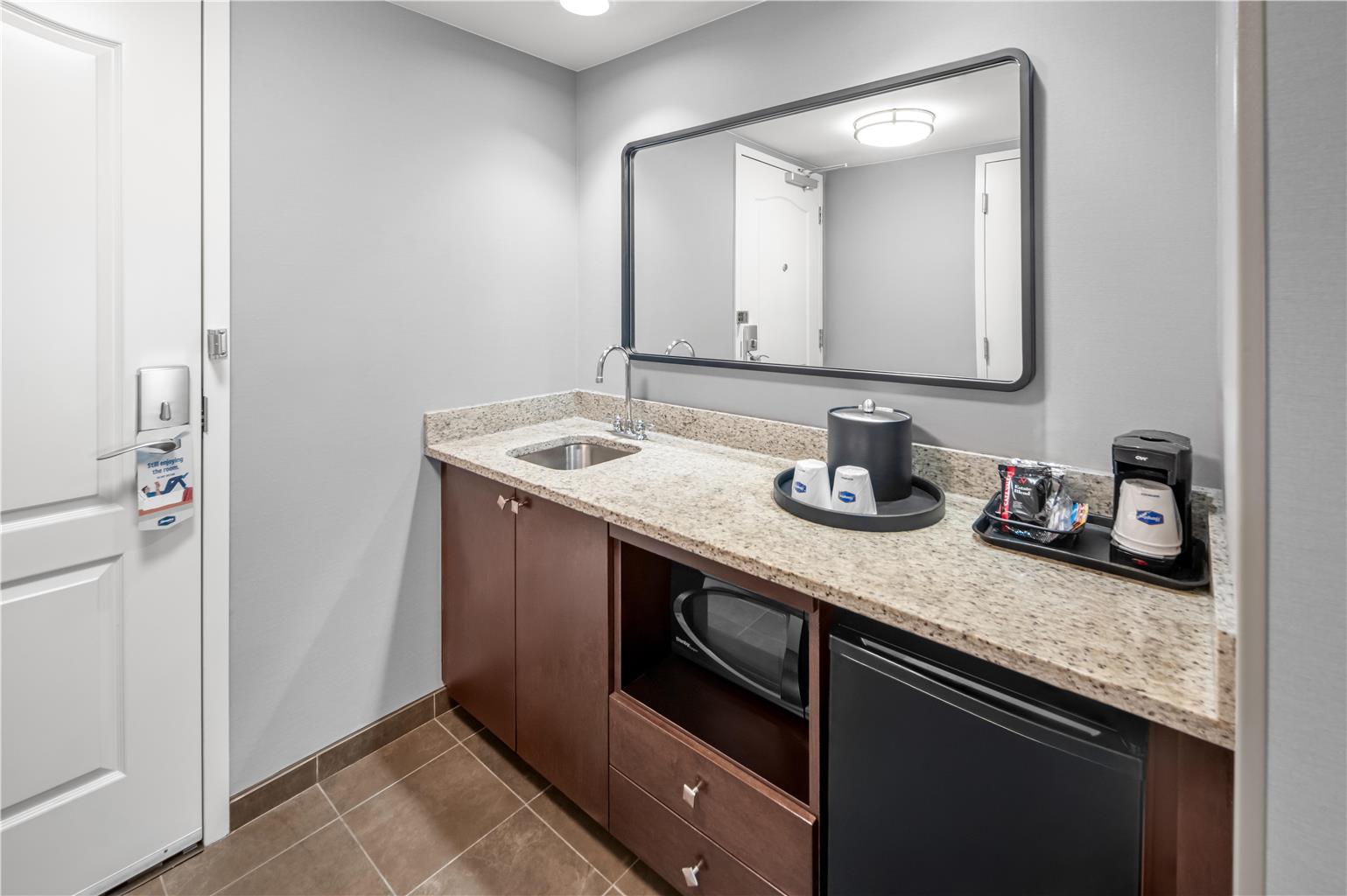 Hampton Inn & Suites Camp Springs/Andrews AFB Image