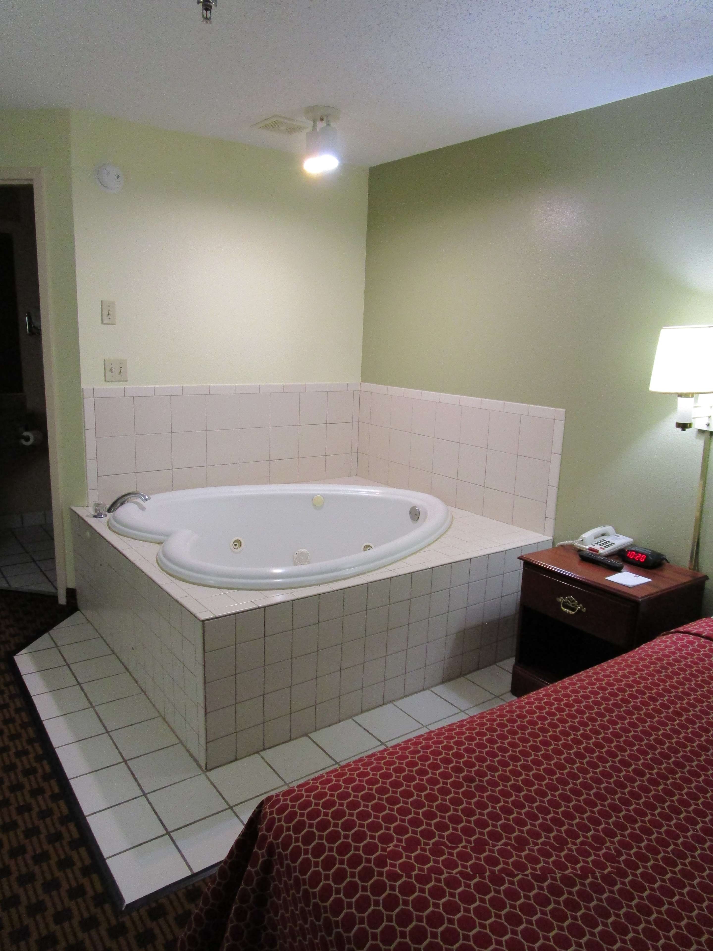 SureStay Plus Hotel by Best Western Chattanooga Photo