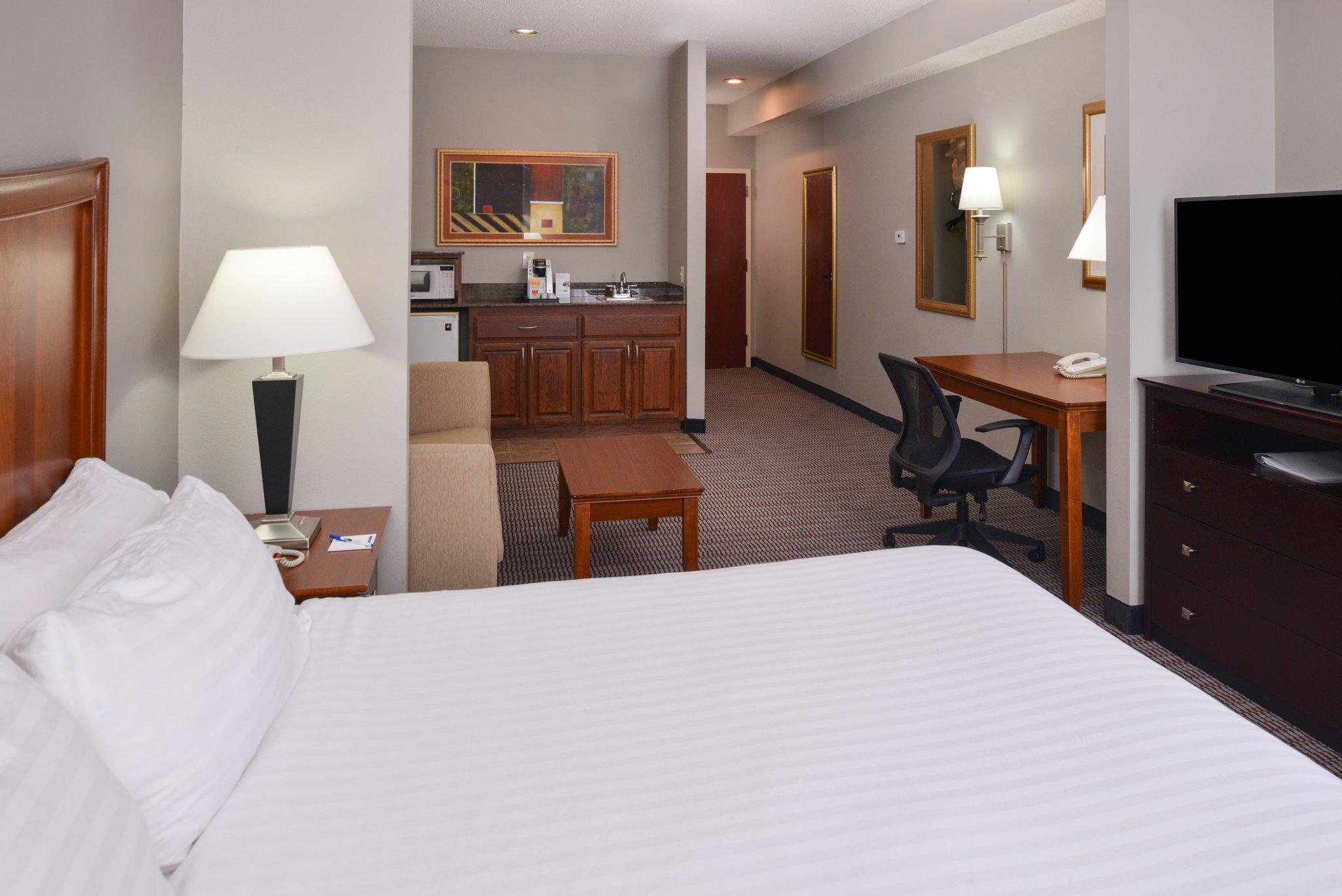 Holiday Inn Express & Suites North Little Rock Photo