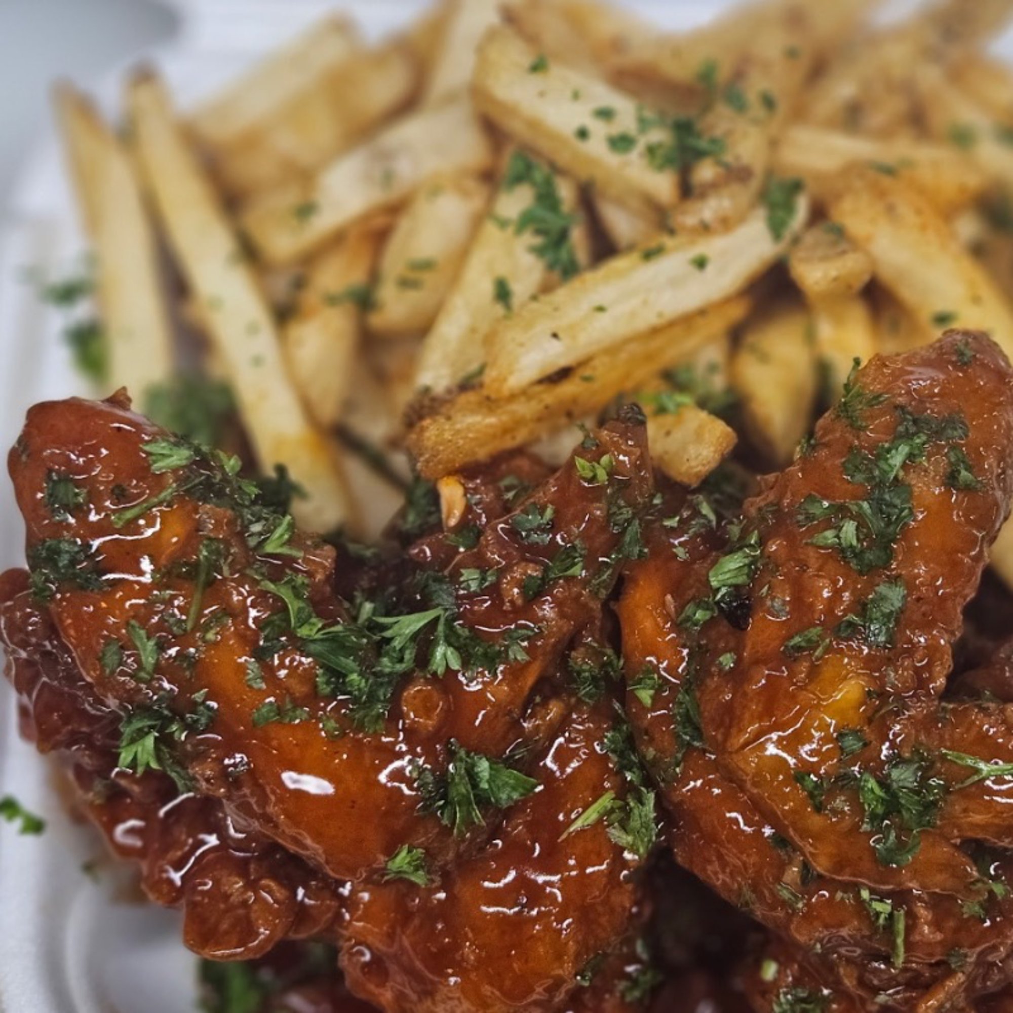 10 PC Chicken Wings W/ Fries
