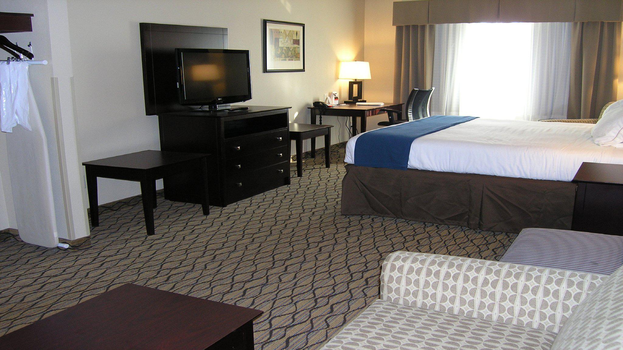 Holiday Inn Express & Suites Belle Vernon Photo