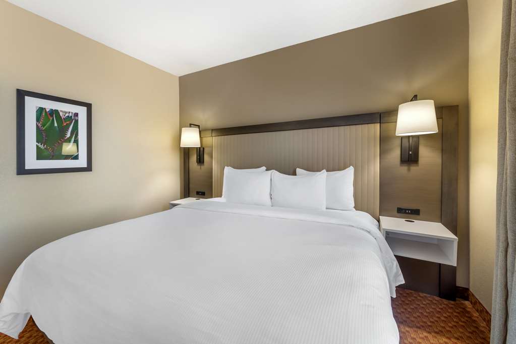 Best Western Plus Kendall Hotel & Suites Image