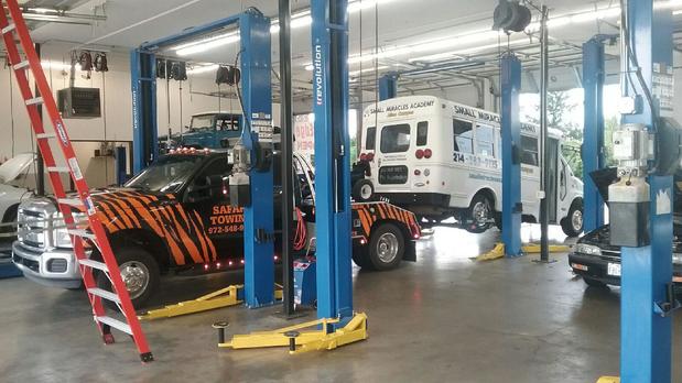 Images Safari Towing & Road Service