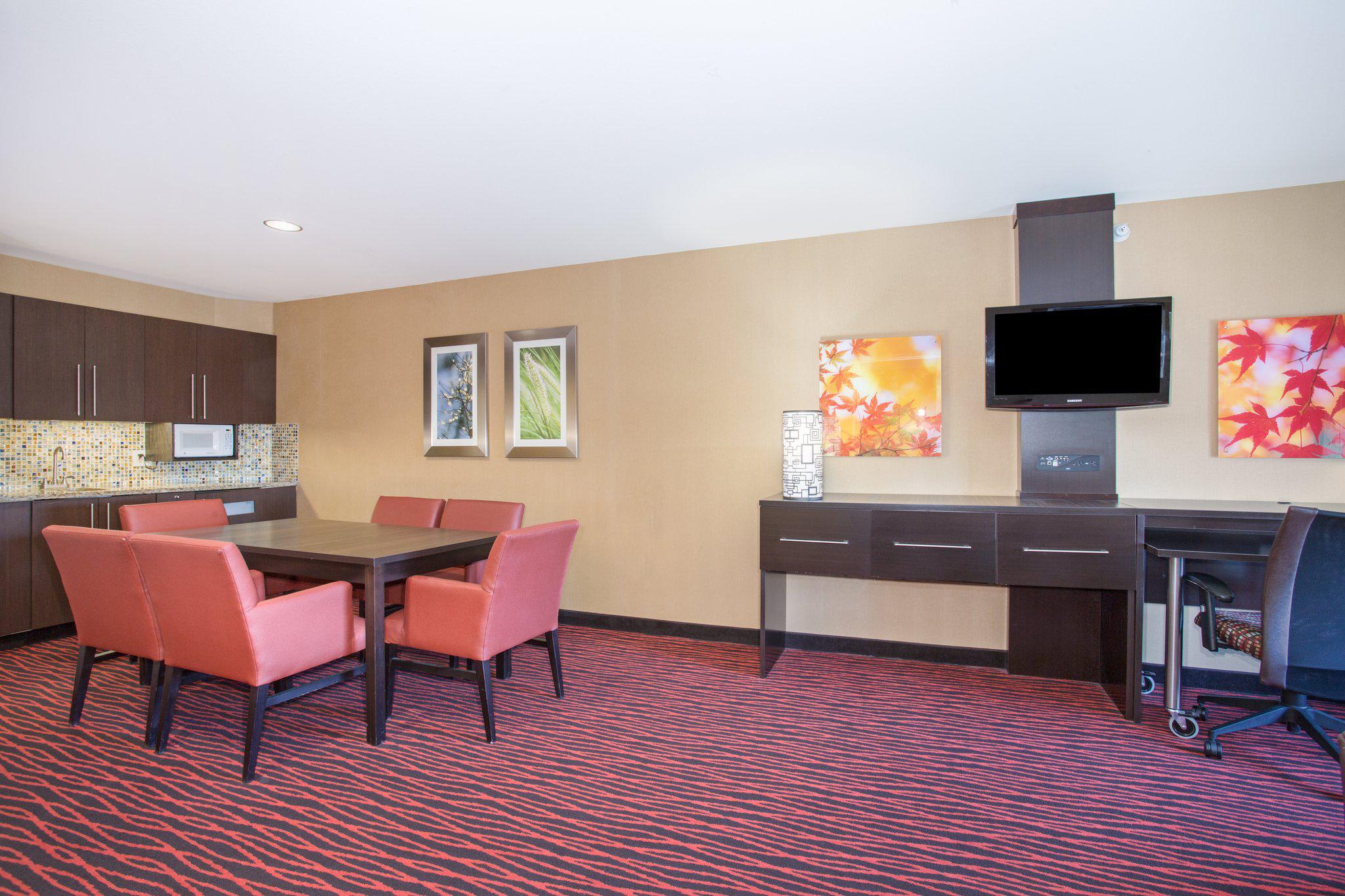 Holiday Inn Colorado Springs Airport Photo