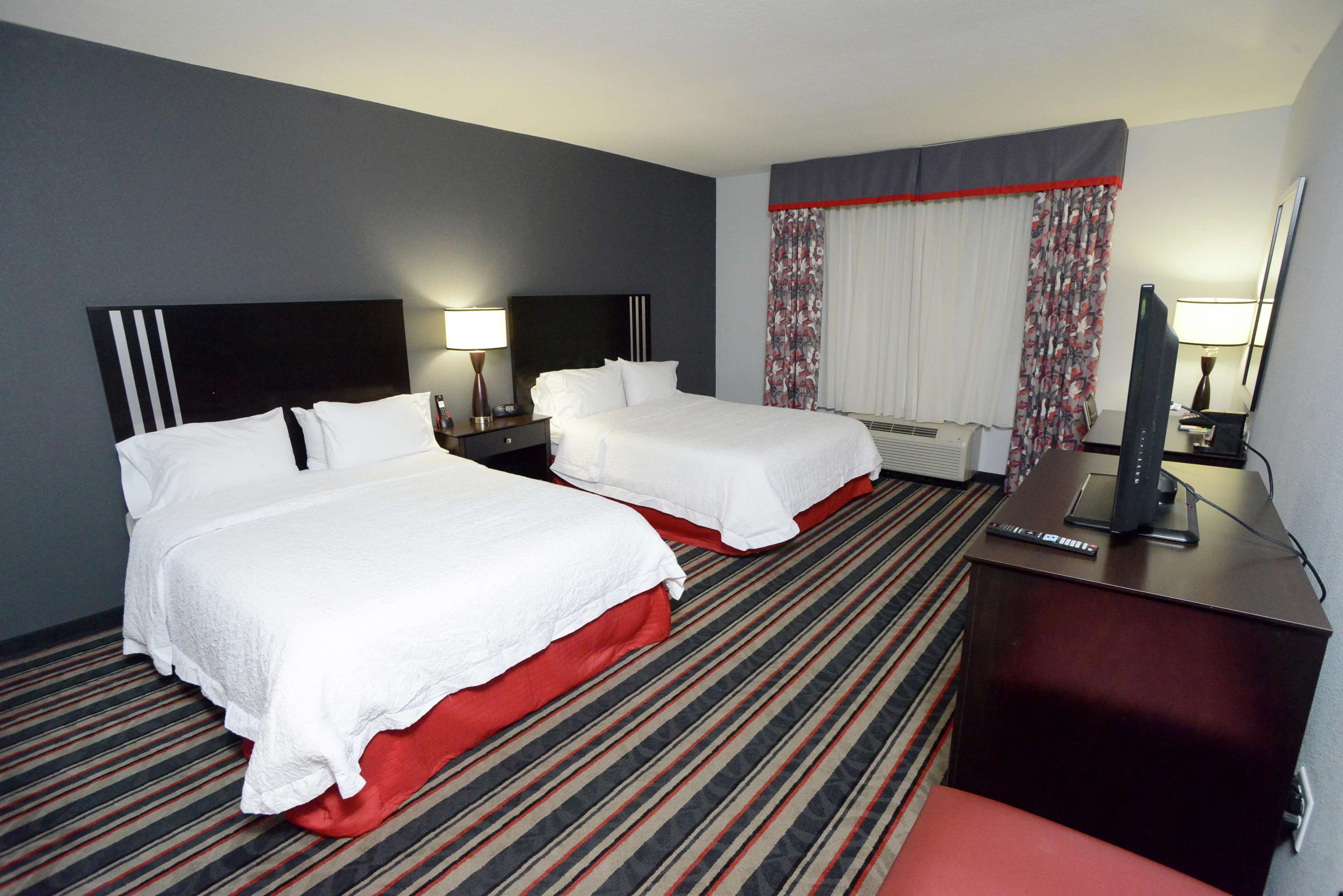 Hampton Inn & Suites Albany At Albany Mall Photo